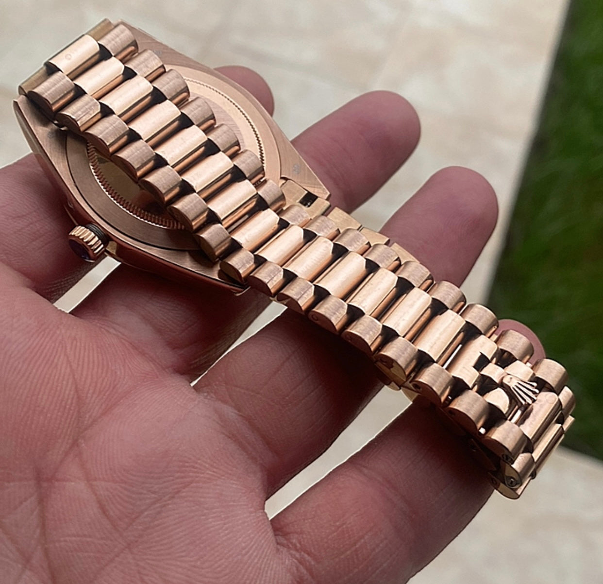 40 mm رولكس داي ديت روز جولد مينا اوليڤ اومبريه - ماكينة سويسري متبقي ٣ قطع