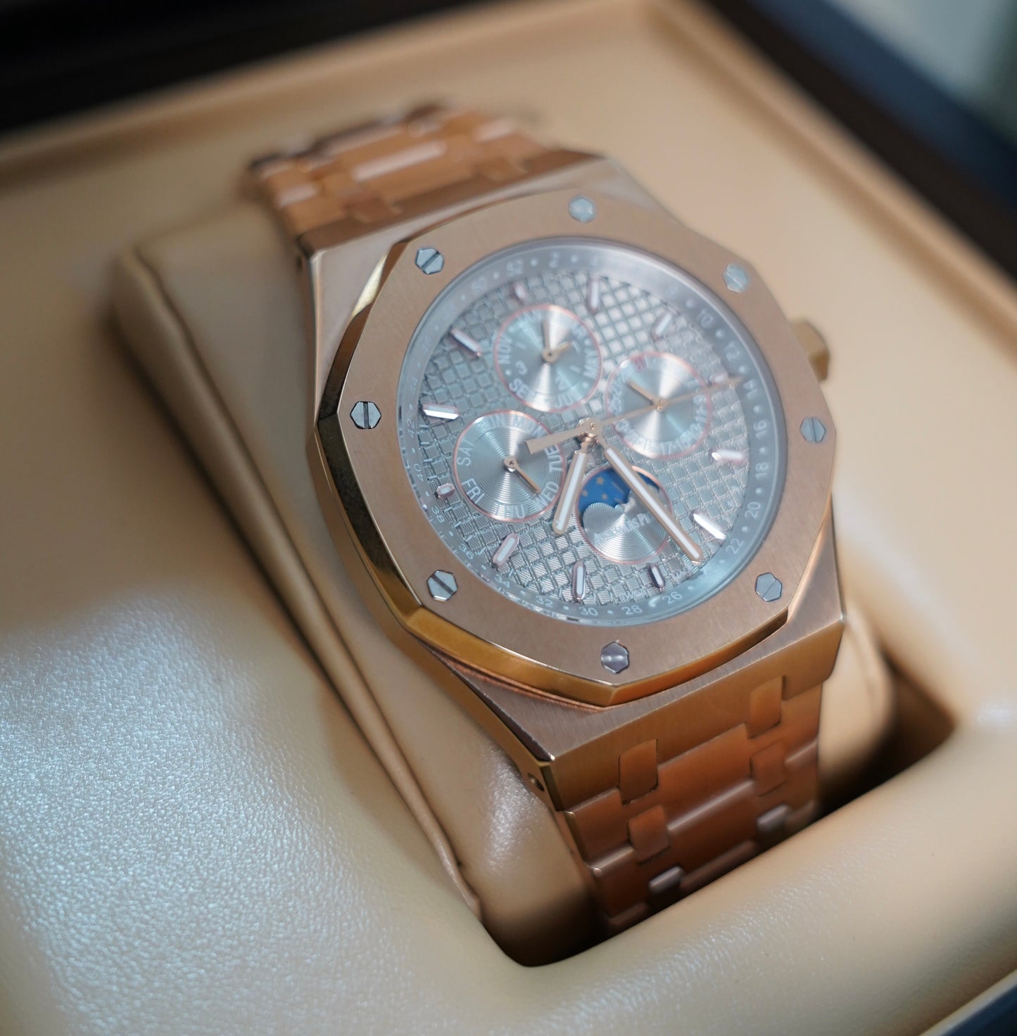 AP Royal Oak 41 mm  -  رويال اوك كاليندر روز جولد سوبر كواليتي