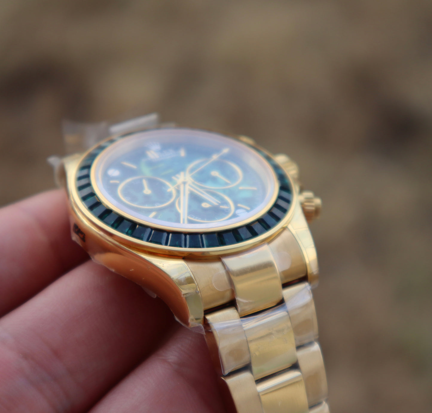 Rolex Daytona Green Ruby 40 mm -قطعة كلين طبق الأصل ماكيمة سويسري طبق الأصل متوفر حبة واحدة في كل العراق