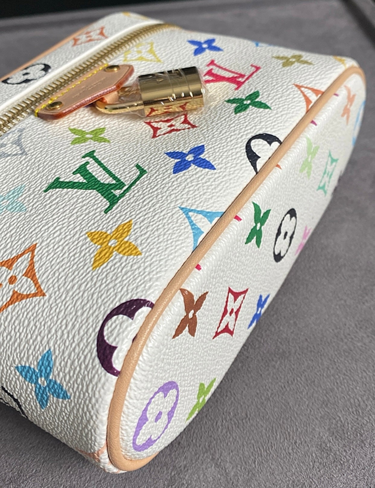 LV Monogram MulticolorLimted - الجنطة طبق الأصل لا تميز متوفر قطعة واحدة