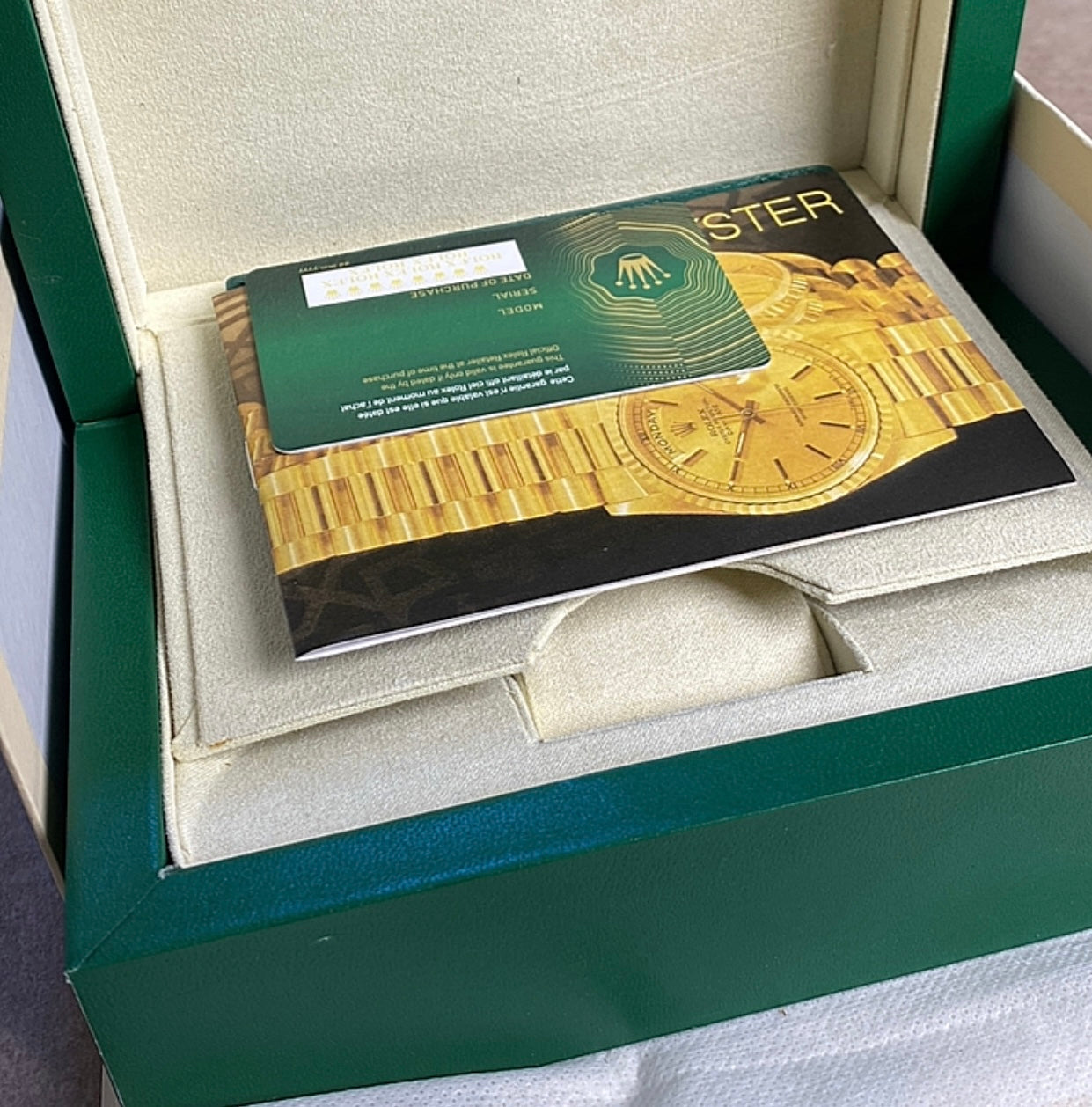 رولكس جي أم تي رووت بيير اصدار ٢٠٢٤ جراند ماستر - مستعملة بحالة الجديد وياها حافظة جلد من رولكس