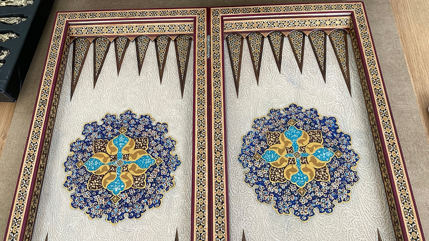 طاولي + شطرنج  زخرفة سوداء راقية صناعة يدوية - جنطة جلد فاخرة السعر بدون احجار شطرنج ٥٥٠ الف ومع احجار شطرنج ٦٥٠ الف