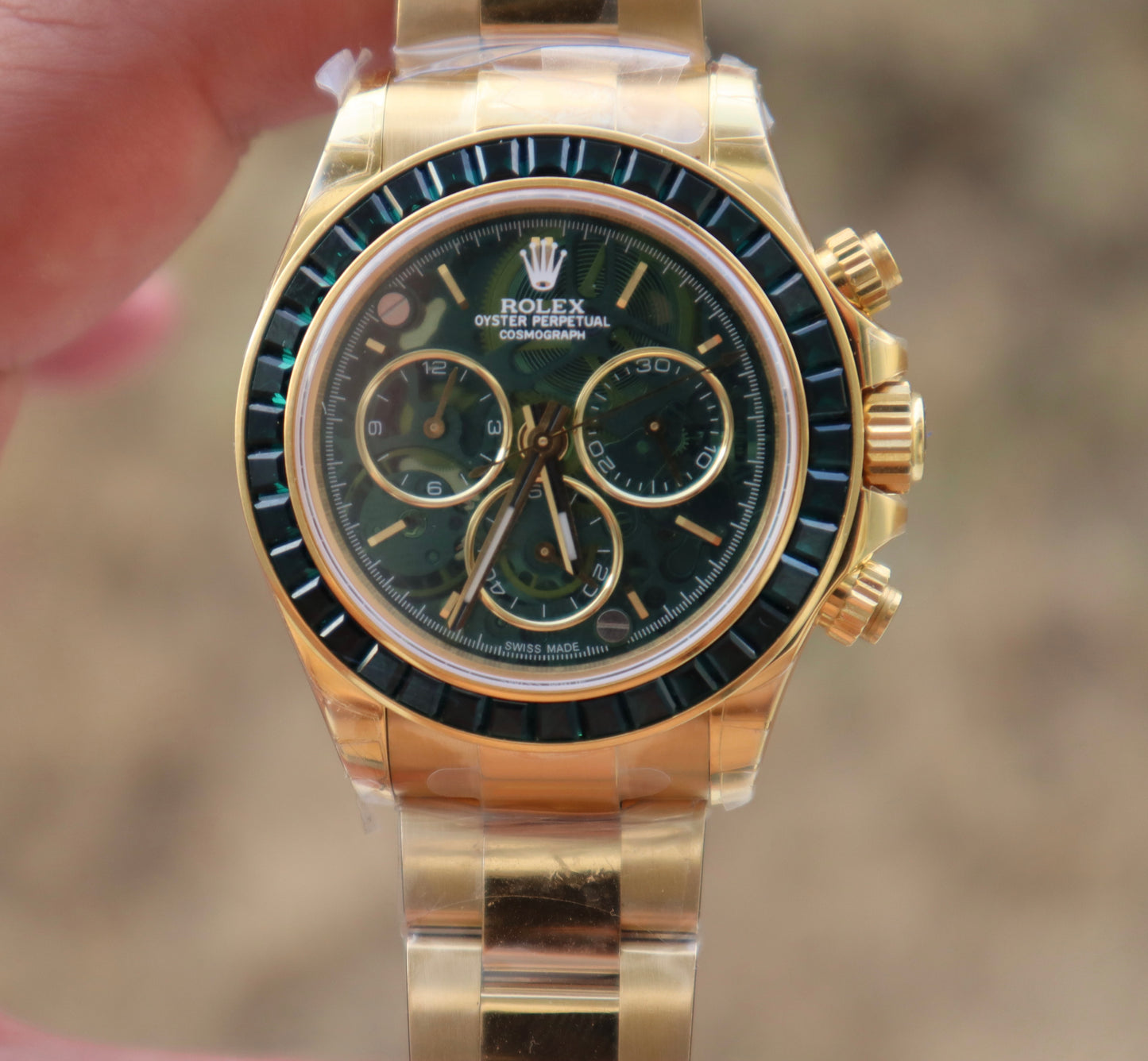 Rolex Daytona Green Ruby 40 mm -قطعة كلين طبق الأصل ماكيمة سويسري طبق الأصل متوفر حبة واحدة في كل العراق