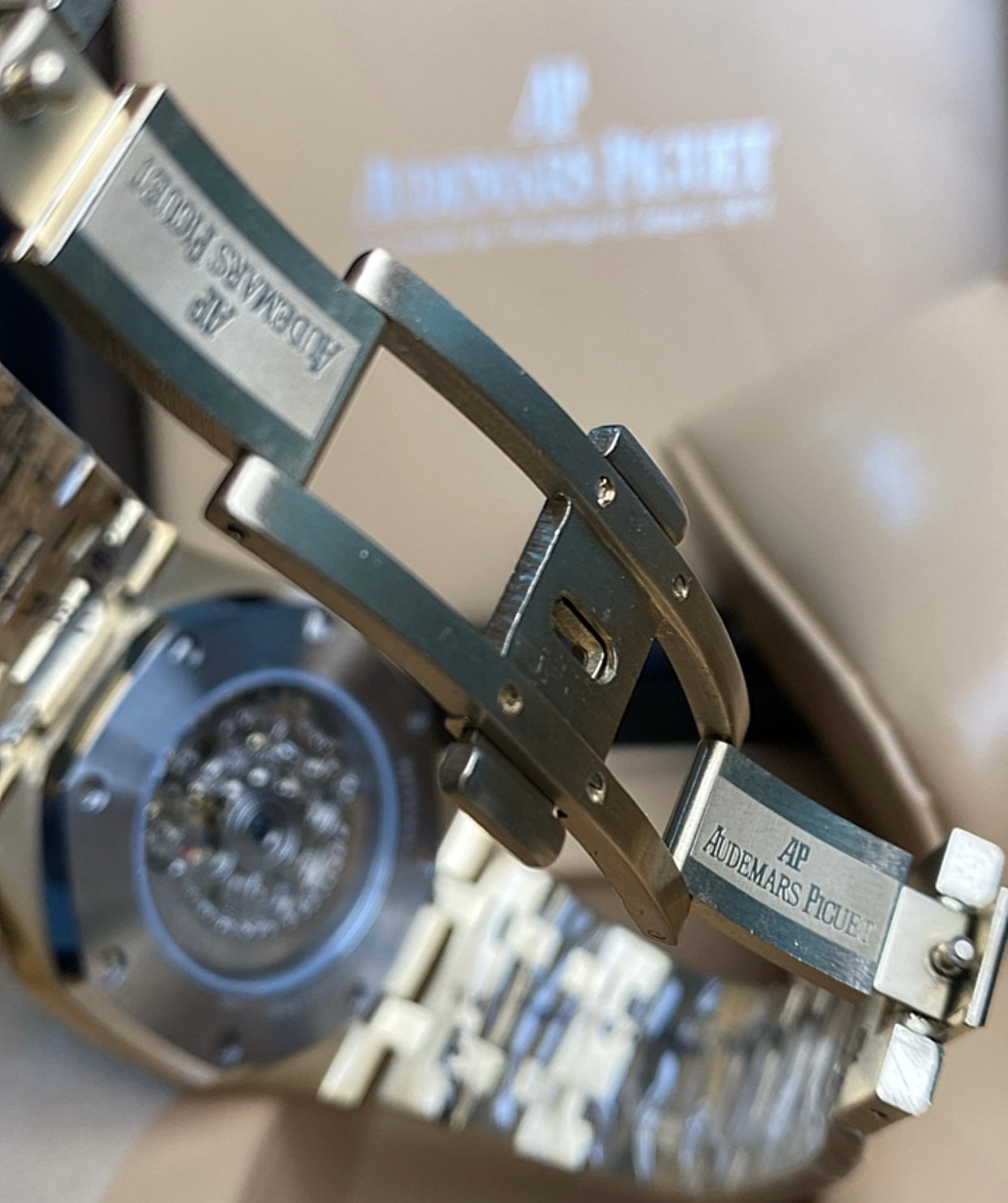 Audemars Pigue  Rainbow 41 mm  (كلين تايتل)