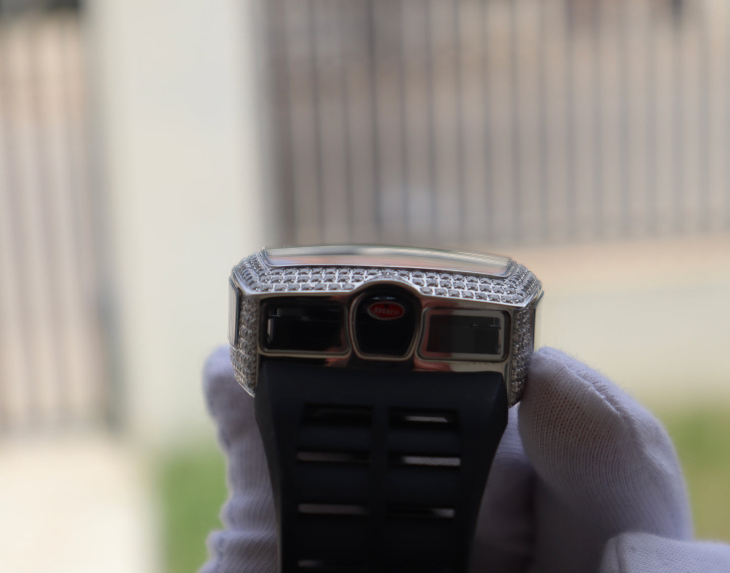 ساعة جاكوب اند كو اصدار خاص بوجاتي شيرون دايموند - حبة واحدة لأول شخص