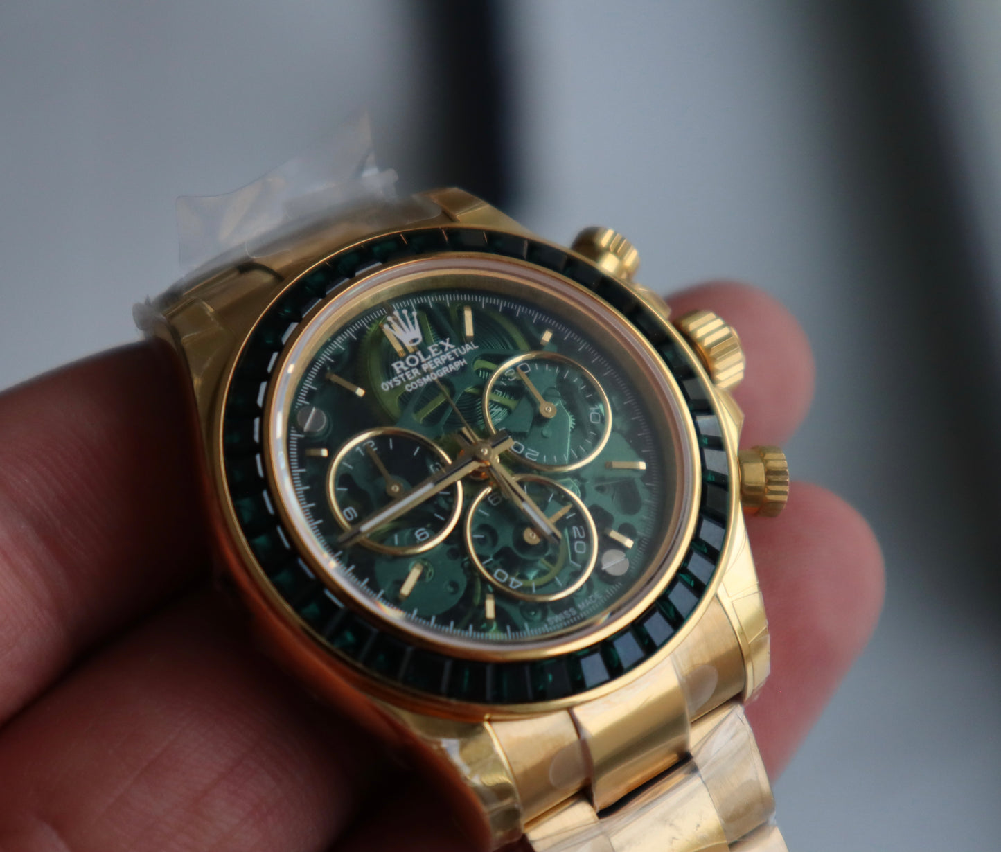 Rolex Daytona Green Ruby 40 mm -قطعة كلين طبق الأصل ماكيمة سويسري طبق الأصل متوفر حبة واحدة في كل العراق