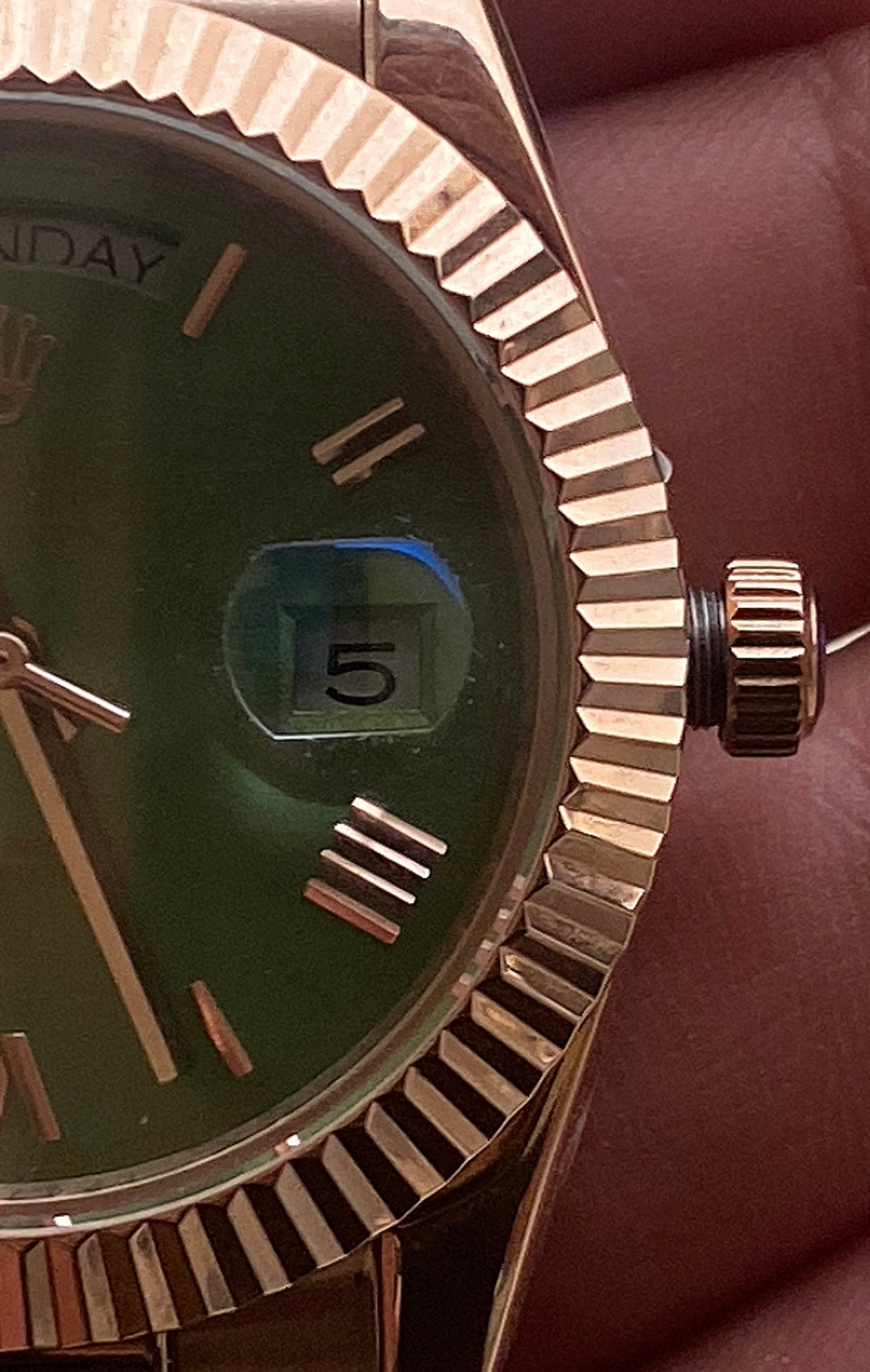 40 mm رولكس داي ديت روز جولد مينا اوليڤ اومبريه - ماكينة سويسري متبقي ٣ قطع