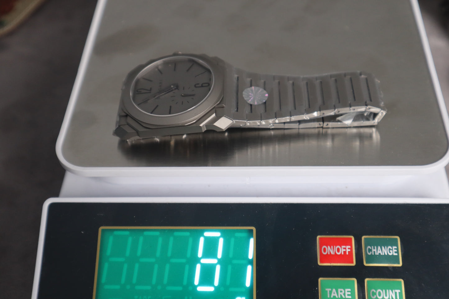 Bulgari Octo Finissimo - انحف ساعة بالعالم ماكينة سويسريو تيتانيون - القطعة الوحيدة بالعراق (السعر بالاردني 750)