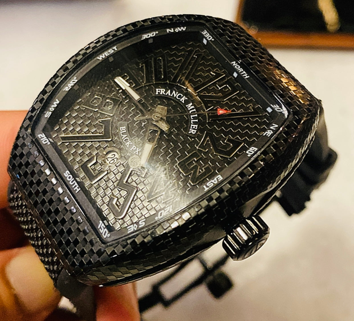 فرانك مولر كاربون فايبرركلين فينيشنج عالي جداً و تطابق في المكينة (صور الساعة الحقيقية مو من النت)