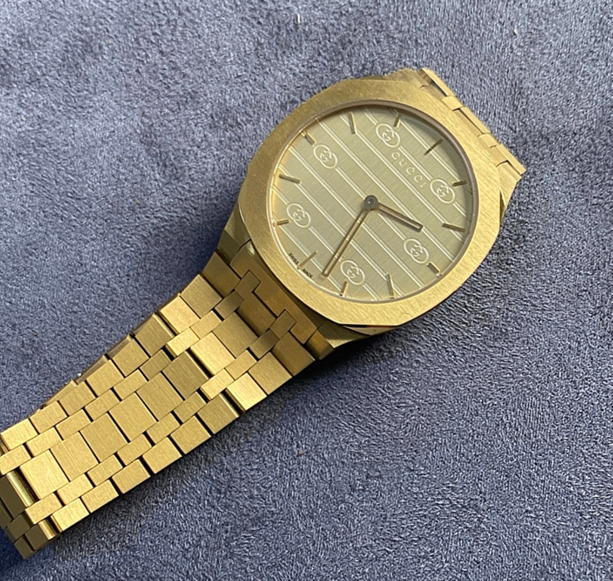 Gucci G-Timeless - جراند ماستر طبق الأصل و الوزن و الأبعاد