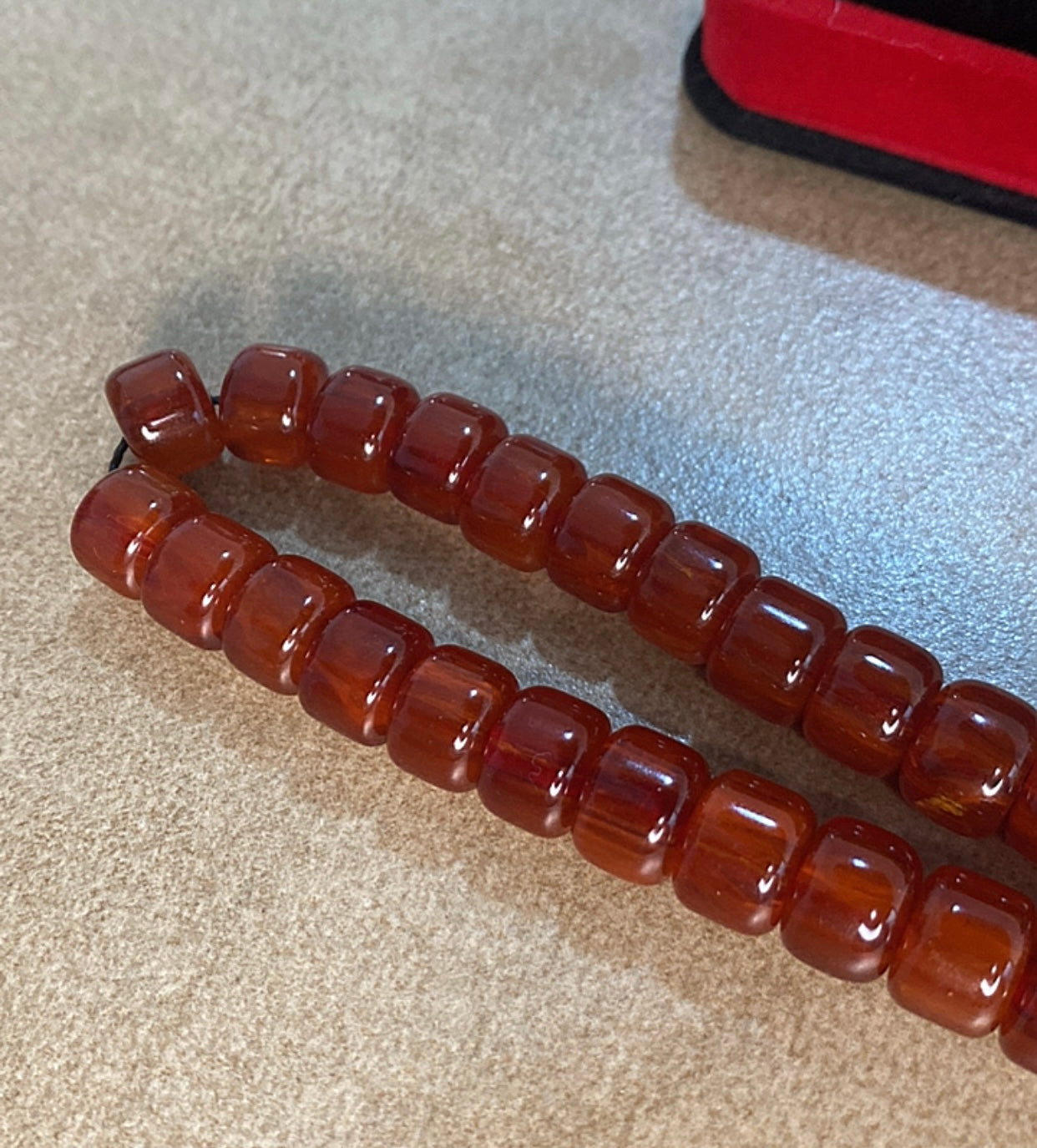 سبحة سندلوس قديمة صناعة التسعينات - وارد قطر - عمر الحجر اككر من ٥٠ سنة S50