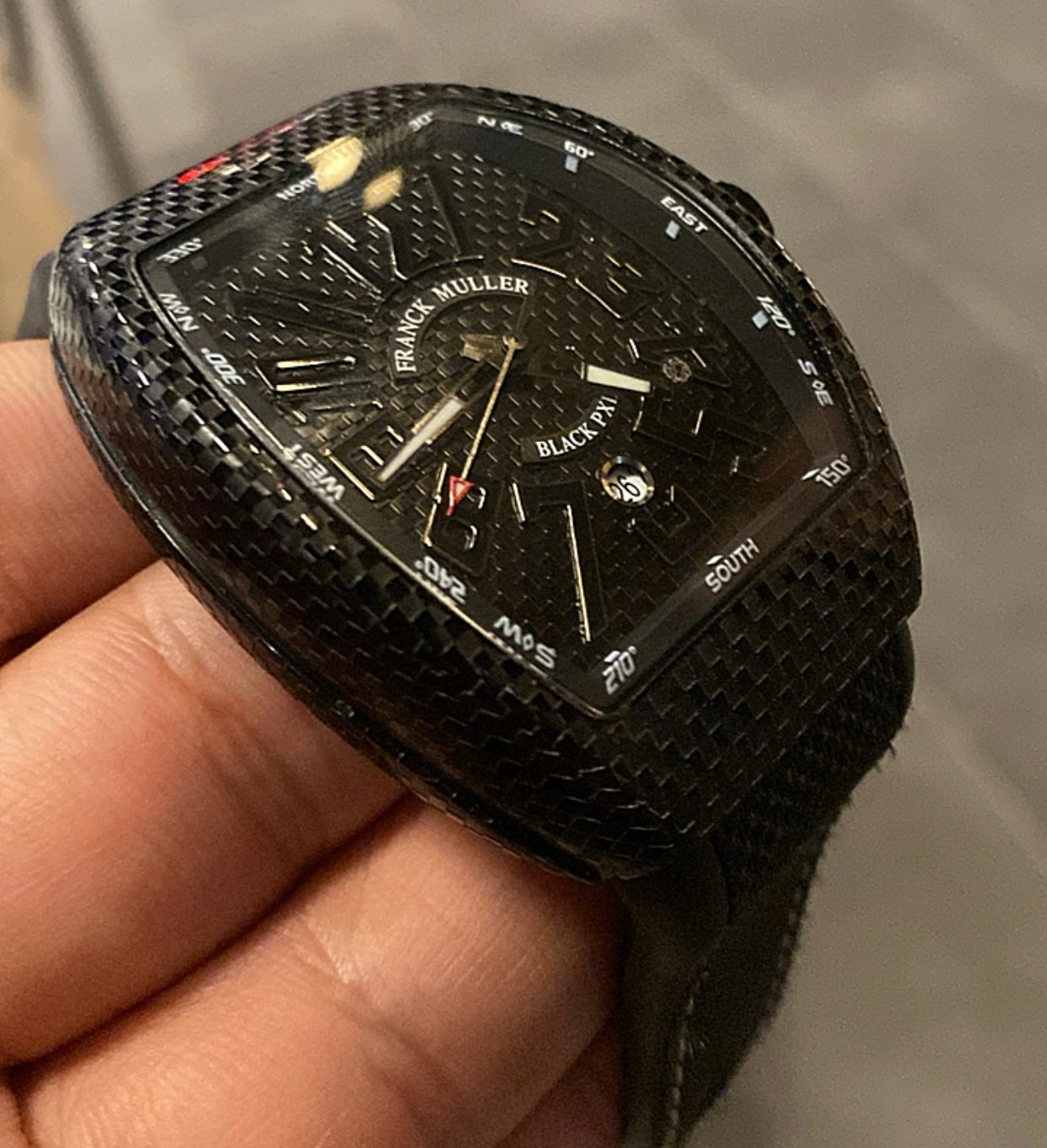 فرانك مولر كاربون فايبرركلين فينيشنج عالي جداً و تطابق في المكينة (صور الساعة الحقيقية مو من النت)