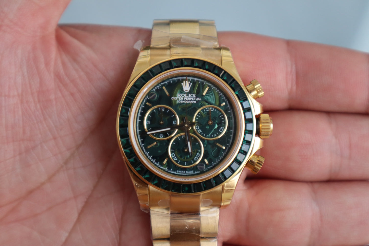 Rolex Daytona Green Ruby 40 mm -قطعة كلين طبق الأصل ماكيمة سويسري طبق الأصل متوفر حبة واحدة في كل العراق