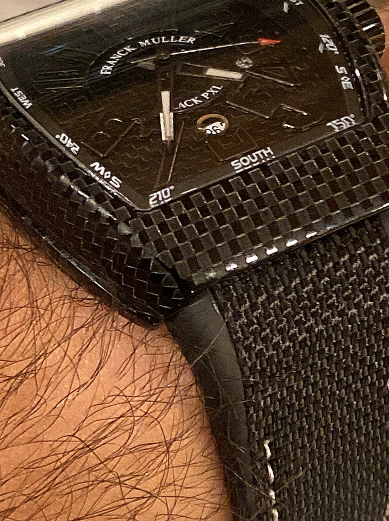 فرانك مولر كاربون فايبرركلين فينيشنج عالي جداً و تطابق في المكينة (صور الساعة الحقيقية مو من النت)