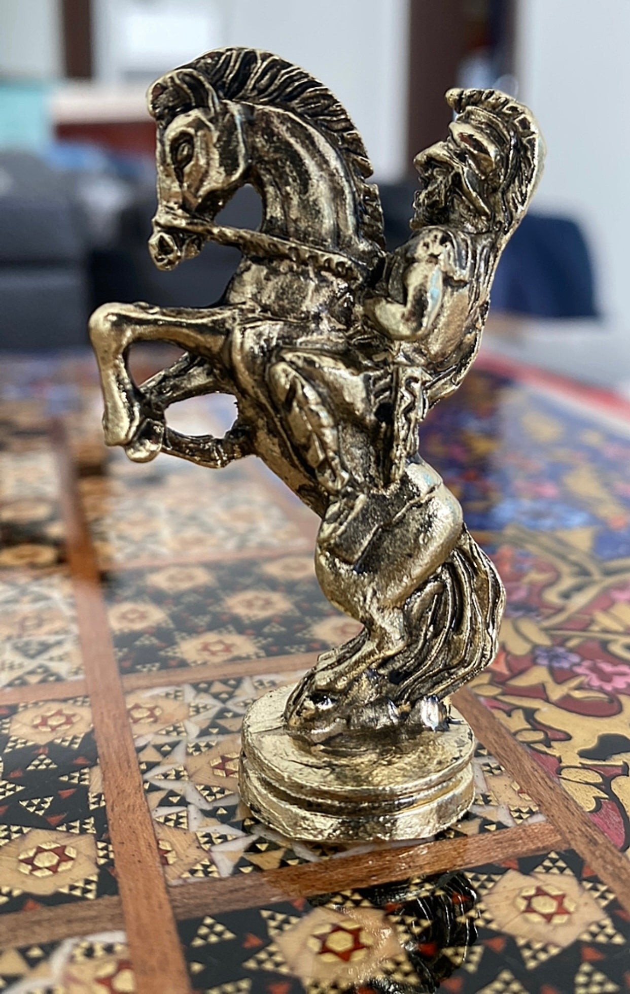 طاولي + شطرنج  زخرفة سوداء راقية صناعة يدوية - جنطة جلد فاخرة السعر بدون احجار شطرنج ٥٥٠ الف ومع احجار شطرنج ٦٥٠ الف