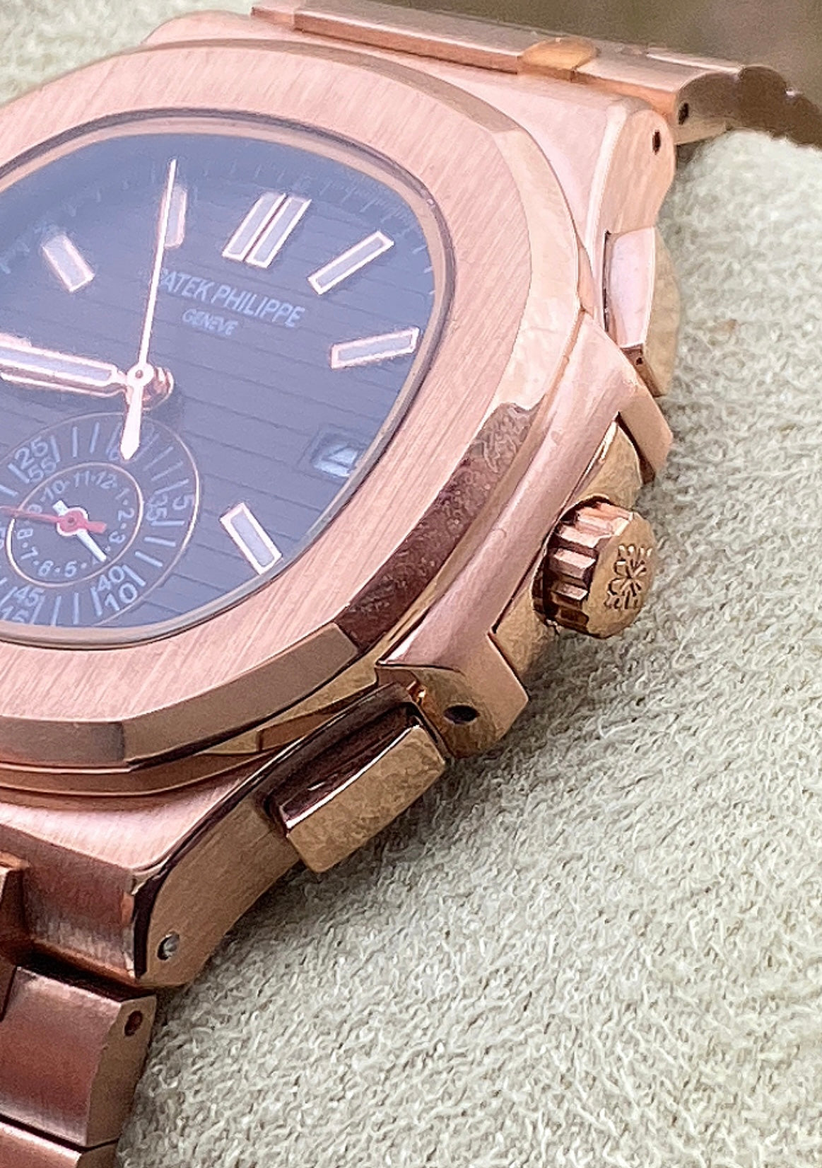 40.5 mm باتيك فيليب نوتلس روز جولد - كرونوجراف   -كلين