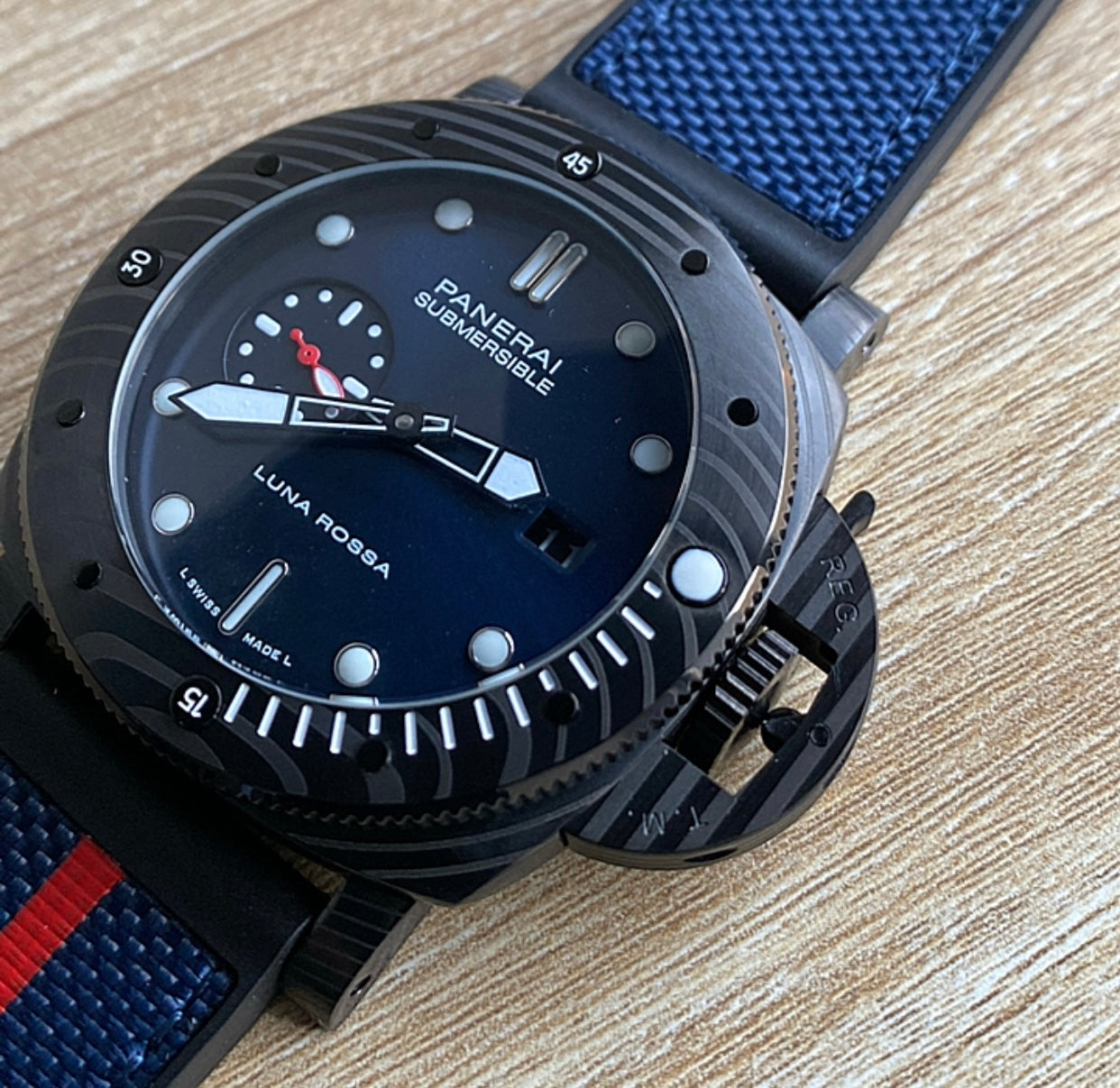 ساعة باناراي كلين طبق الاصل - ماكينة سويسري - صمام يعمل مثل الاصلية حبة واحدة فقط