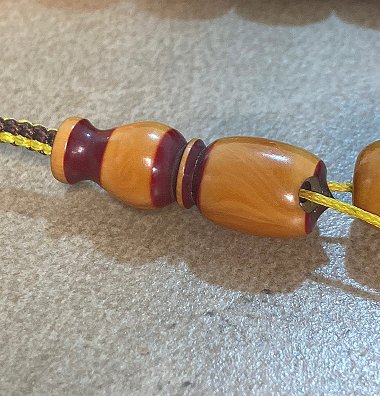 سبحة سندلوس حجر قديم اكثر من ٤٠ سنة s42  وارد قطري