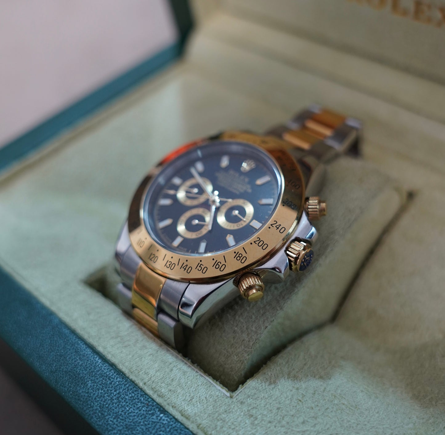Rolex Cosmograph Daytona Yellow Gold & Black 40 mm