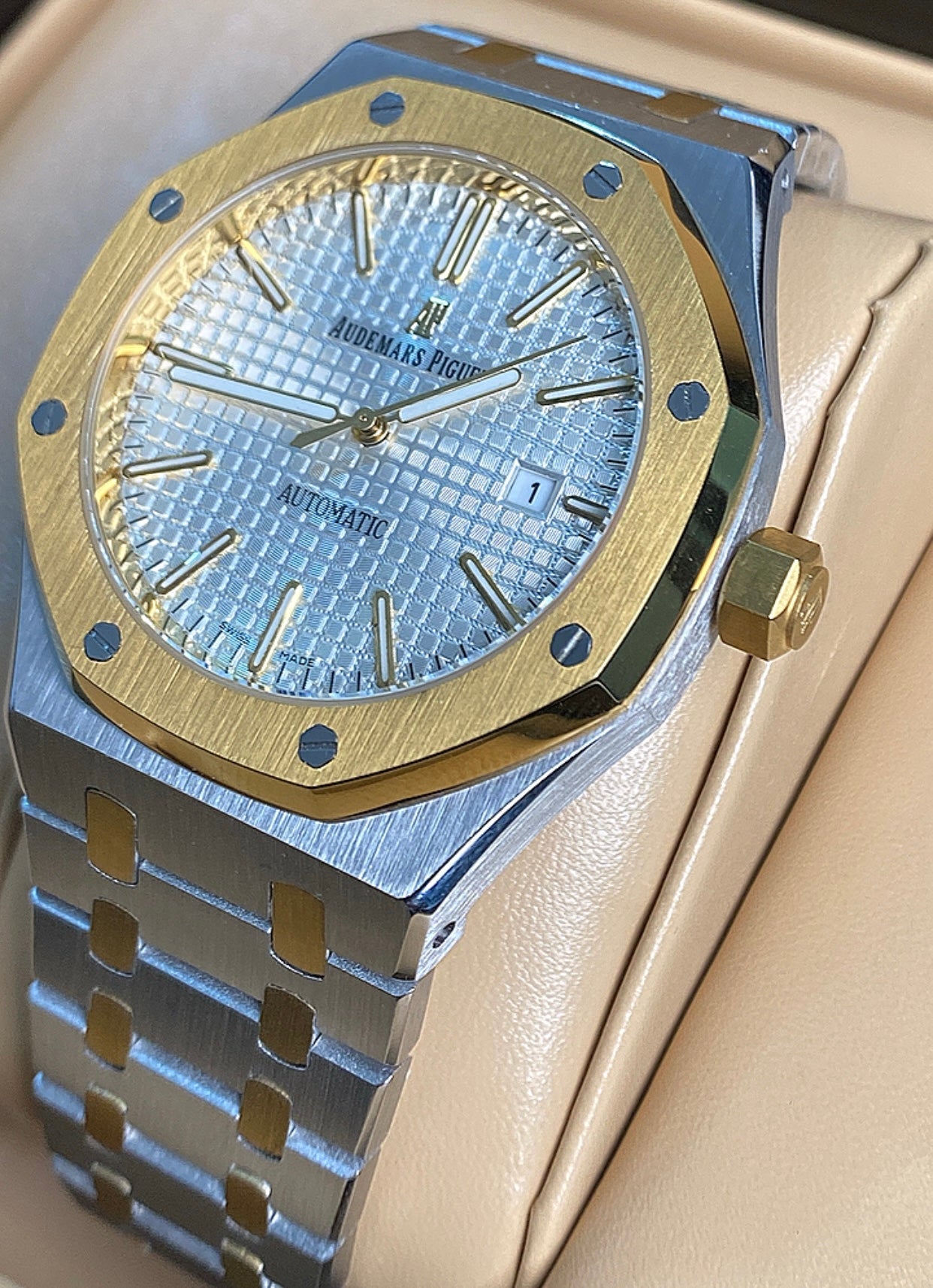 Audemars Pigue  Royal Oak Gold 41 mm (كلين تايتل)