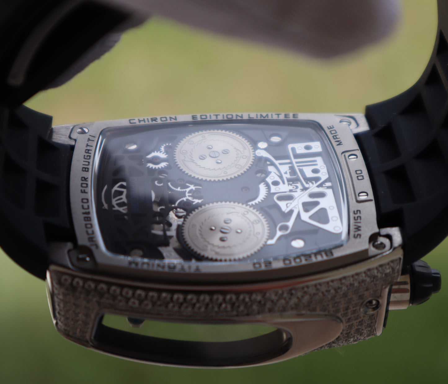 ساعة جاكوب اند كو اصدار خاص بوجاتي شيرون دايموند - حبة واحدة لأول شخص