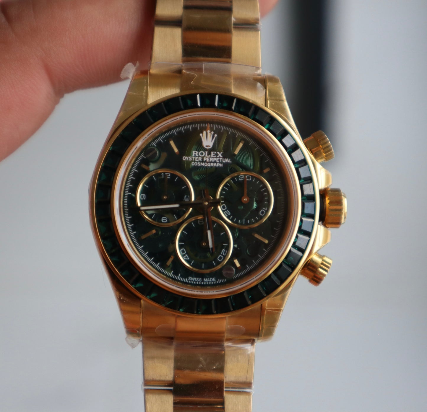 Rolex Daytona Green Ruby 40 mm -قطعة كلين طبق الأصل ماكيمة سويسري طبق الأصل متوفر حبة واحدة في كل العراق