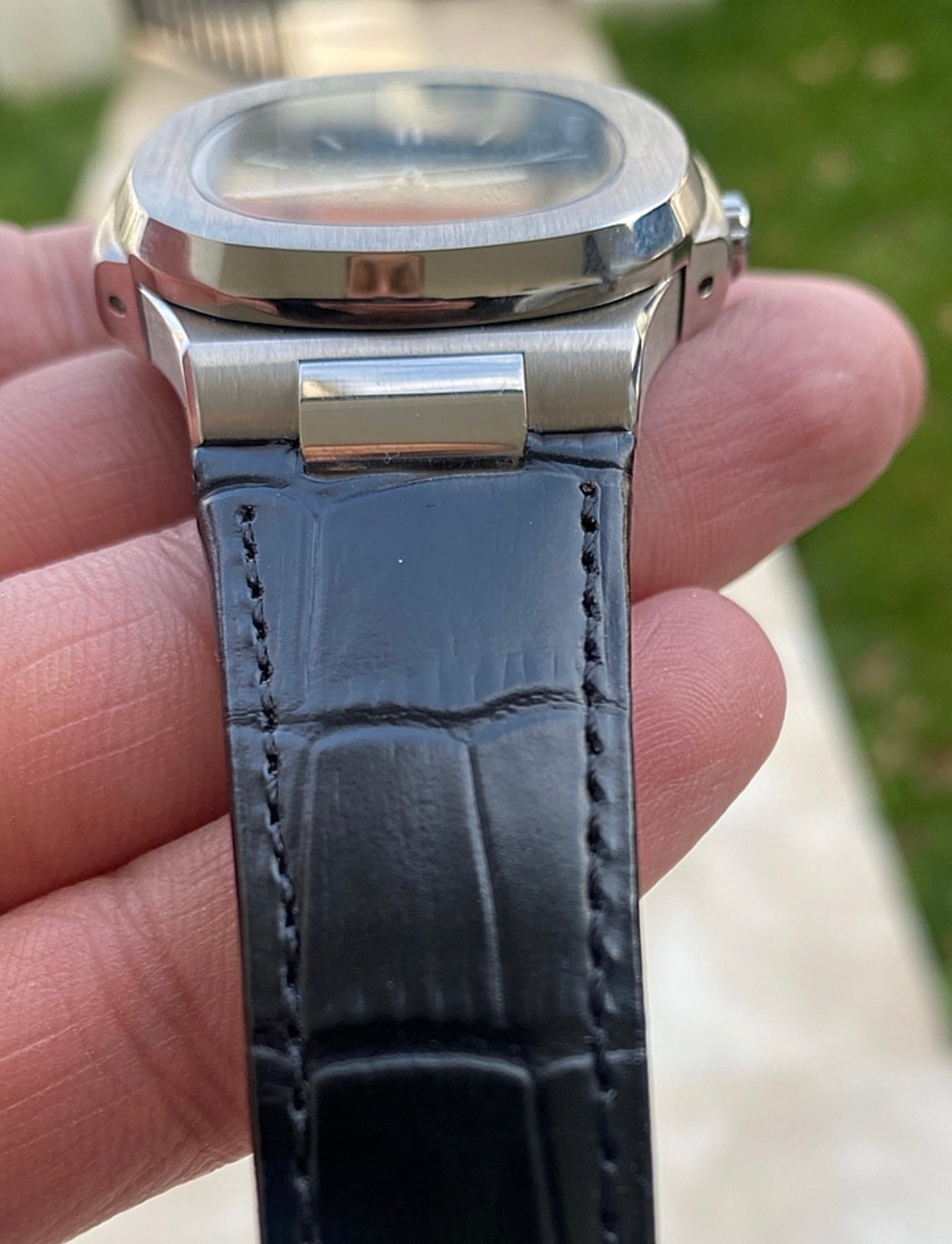 40.5 mm باتيك فيليب نوتلس - جلد داخل اسود - كلين تايتل