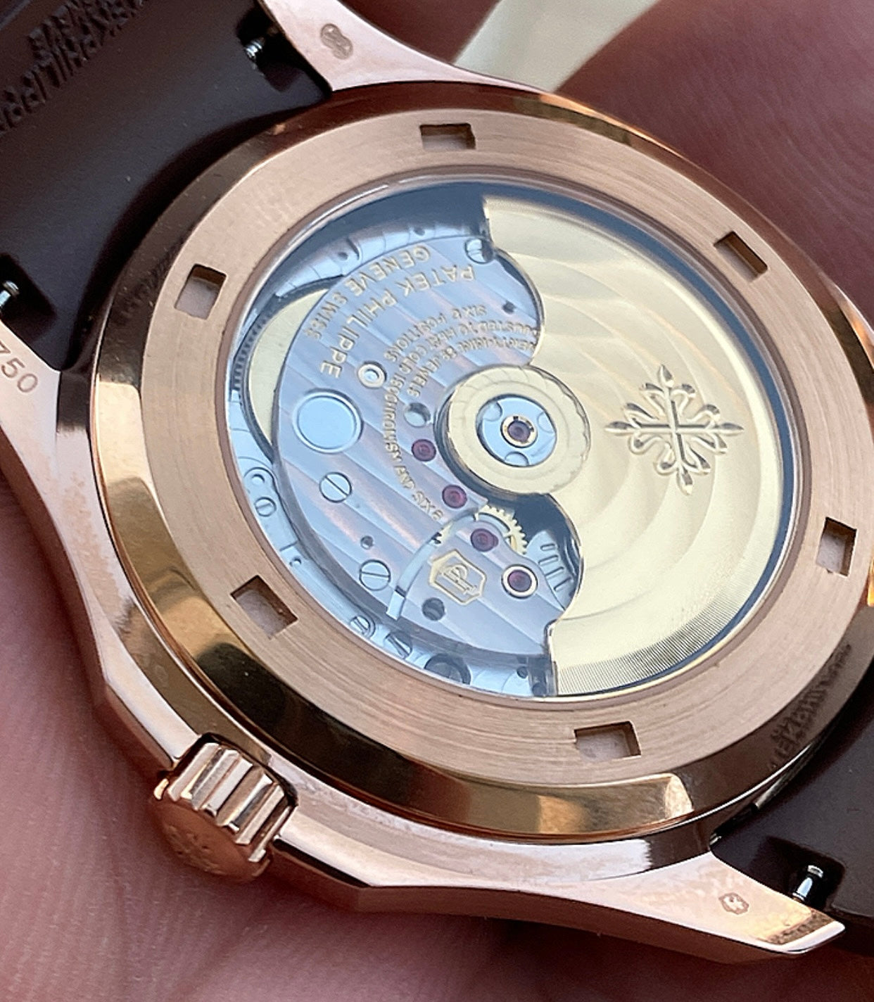 باتيك فيليب اكوا نوت روز جولد ستراب بني و مينا اومبريه- كلين طبق الاصل لا تميز