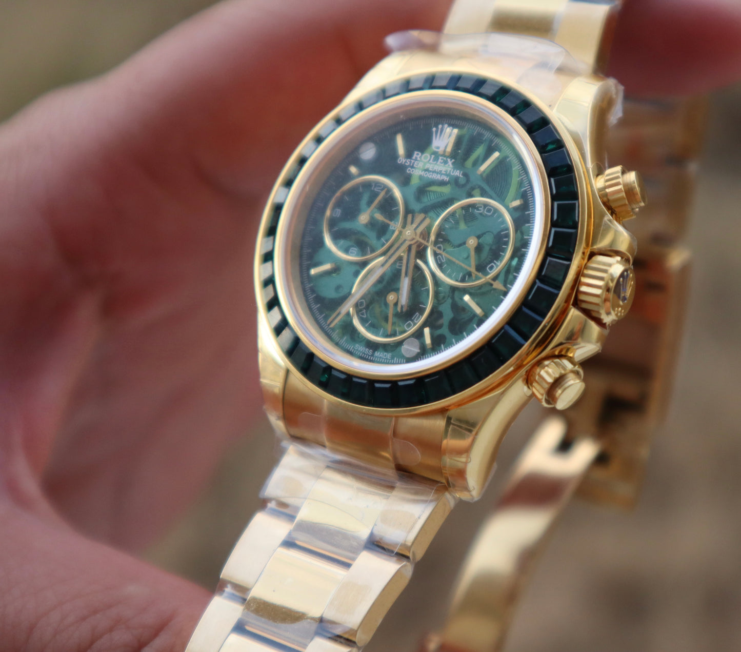 Rolex Daytona Green Ruby 40 mm -قطعة كلين طبق الأصل ماكيمة سويسري طبق الأصل متوفر حبة واحدة في كل العراق
