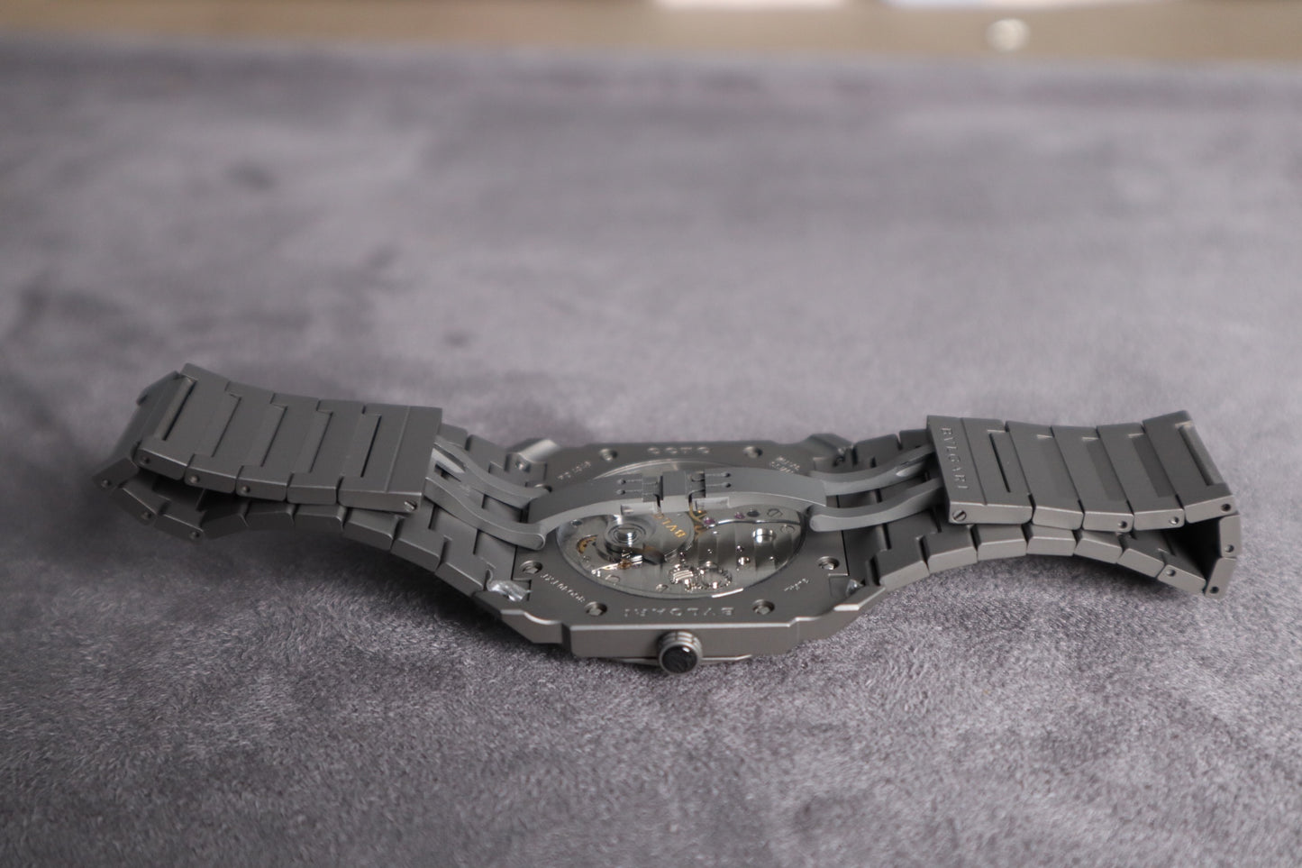 Bulgari Octo Finissimo - انحف ساعة بالعالم ماكينة سويسريو تيتانيون - القطعة الوحيدة بالعراق