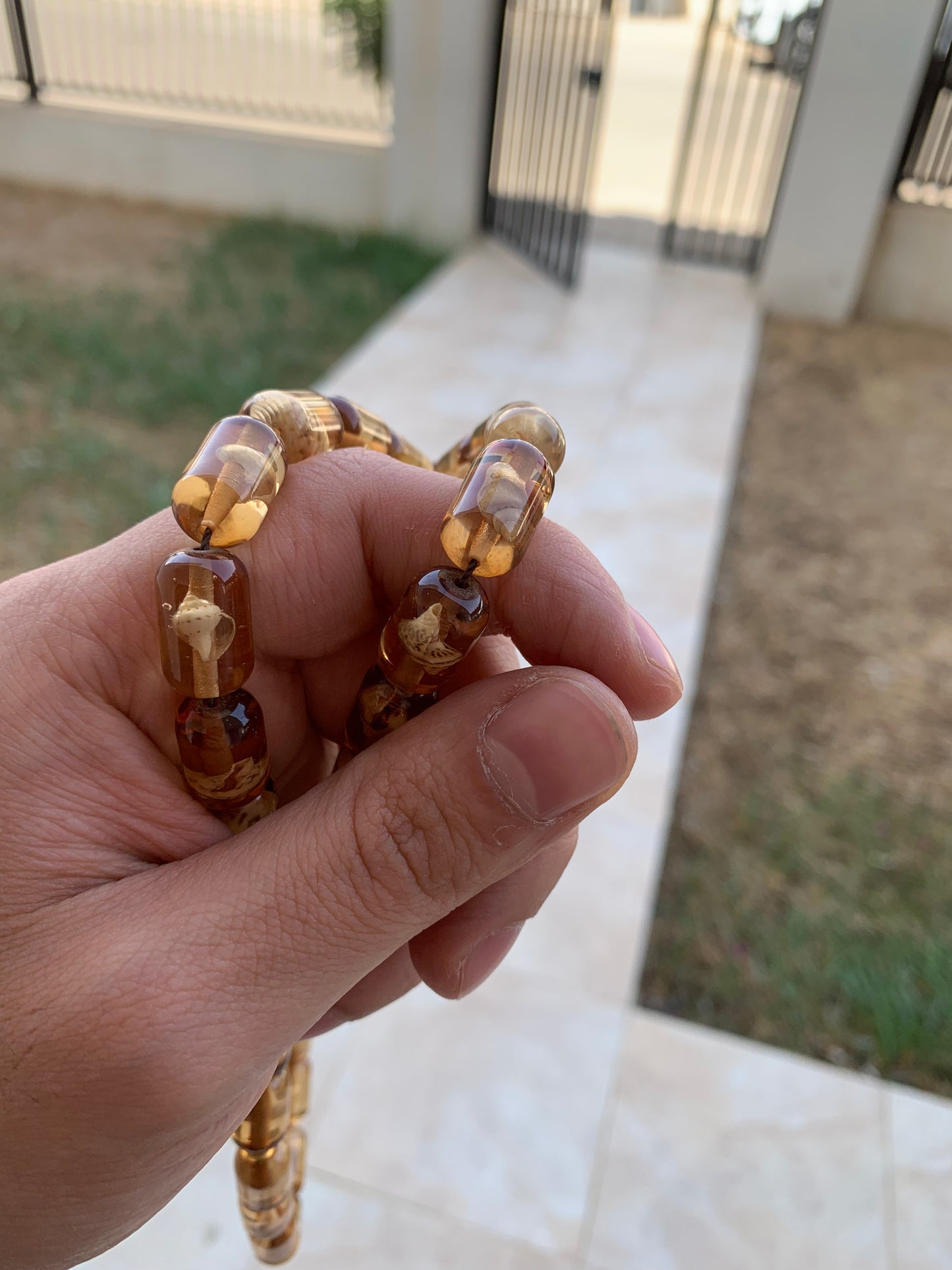 سبحه حجر تراب سندلوس بداخلها حلزون حقيقي