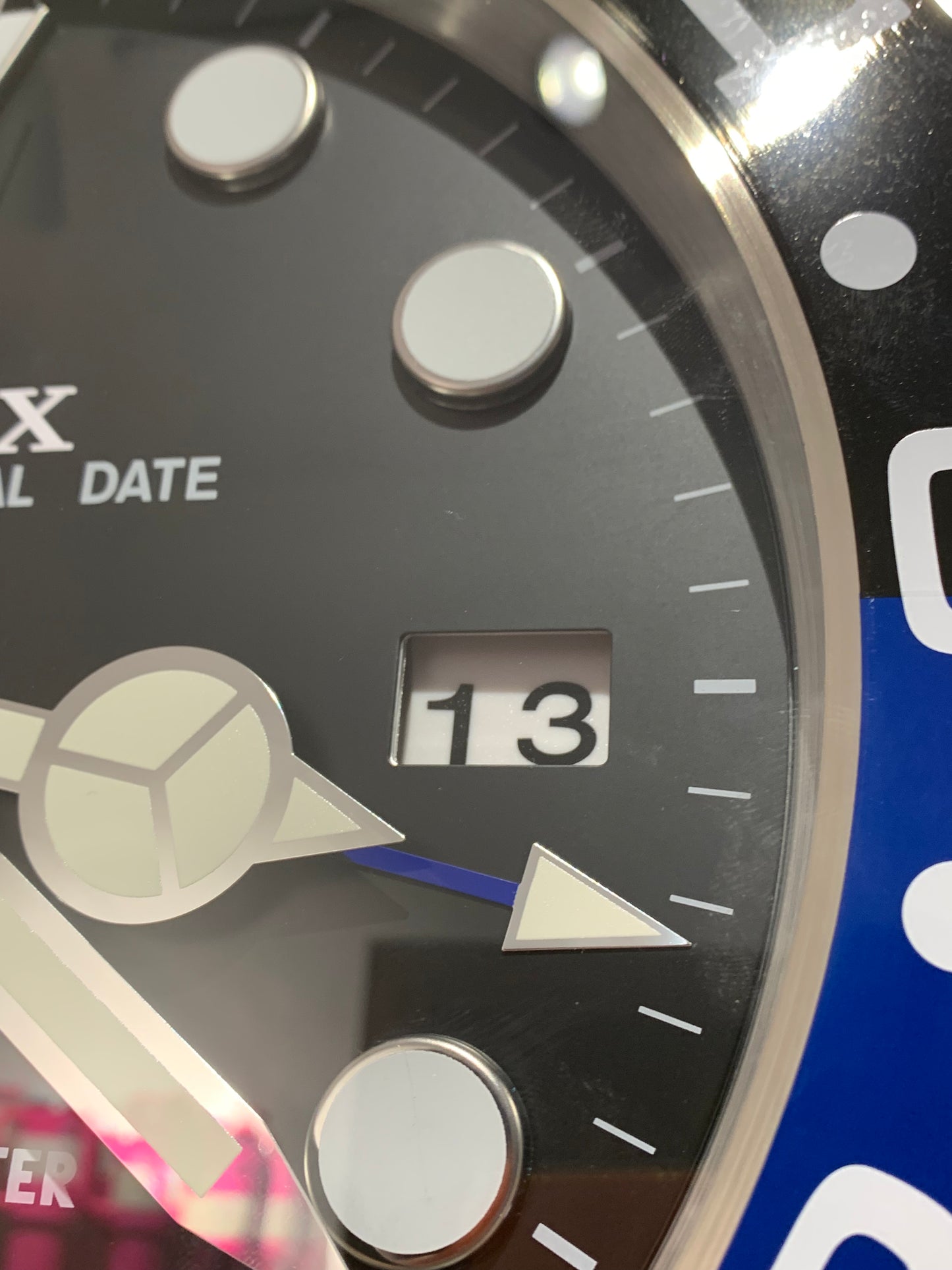 ساعه حائط بتصميم رولكس باتمان -  تصميم دقيق تاريخ.وعقربين ROLEX GMT BATMAN