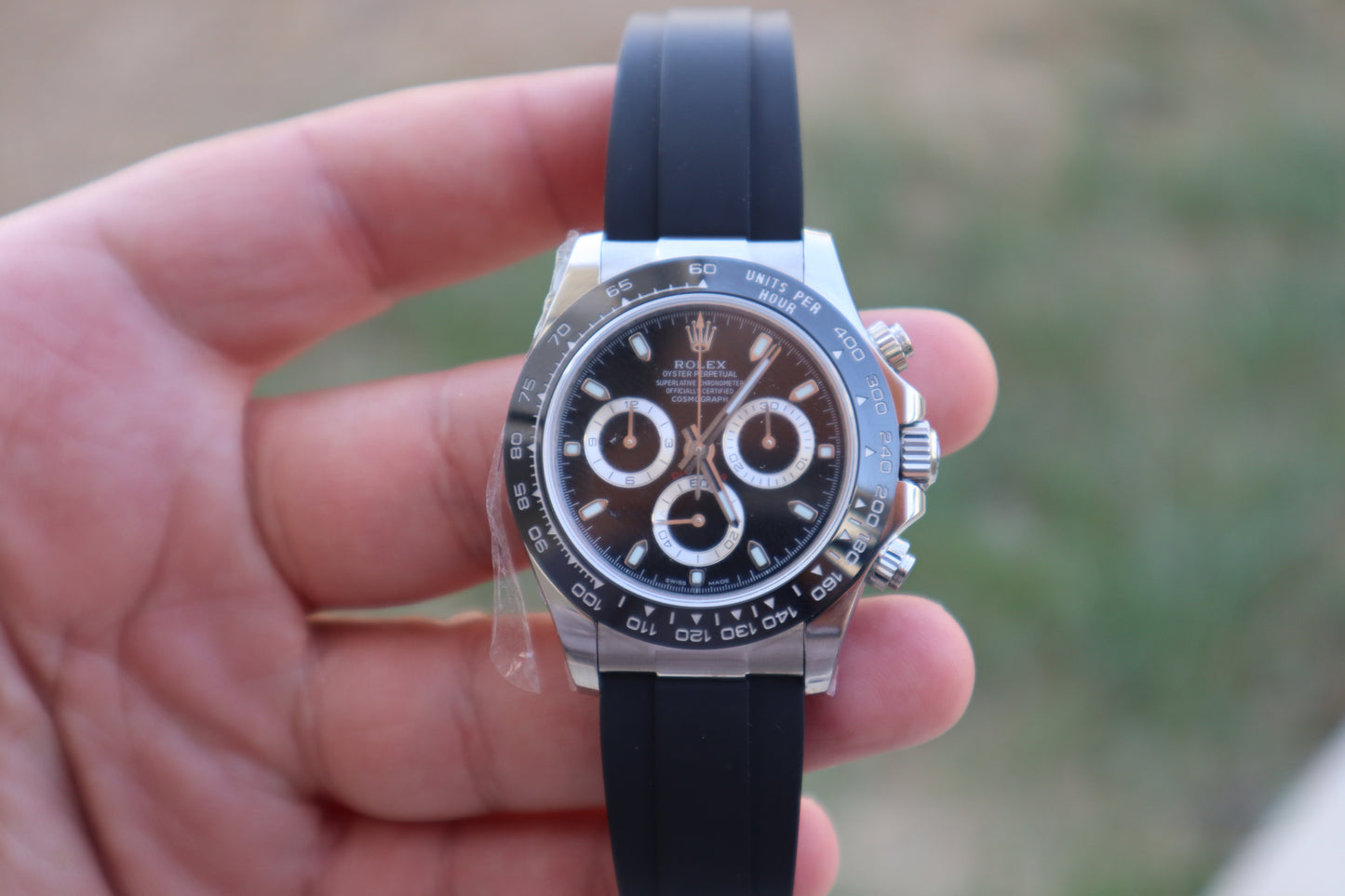 Rolex Daytona Cosmograph- الساعة طبق الأصلية و نفس الماكينة بتعقيداتها