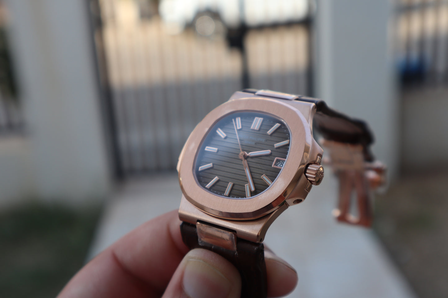 باتيك فيليب نوتلس ليثر ستراب بني- الترا ماتش طبق الأصل (حبة واحدة بالعراق)