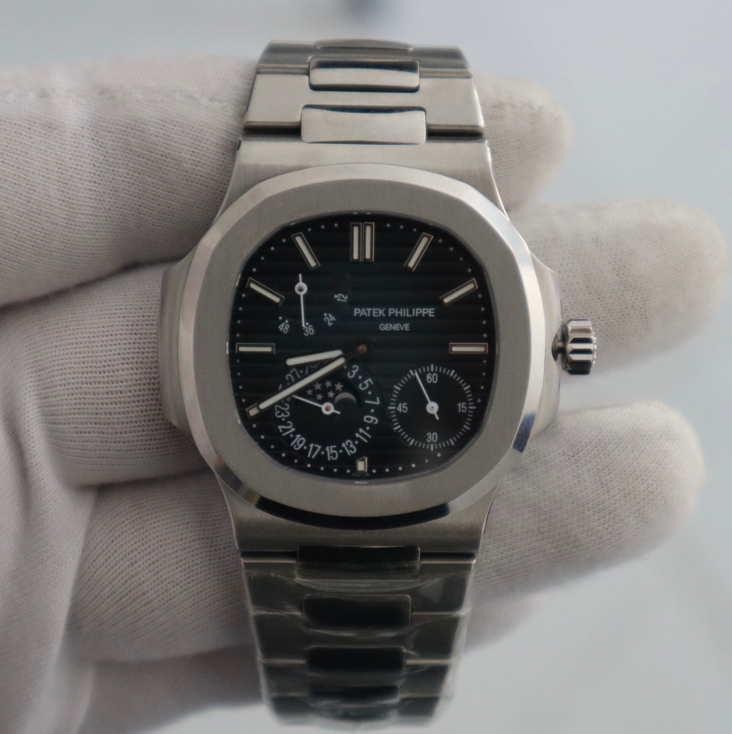 PATEK Philippe  Nautilus 5712 -  مستعملة لمدة اسبوع) - نوتيلس ستانلس كلين حبة واحدة)