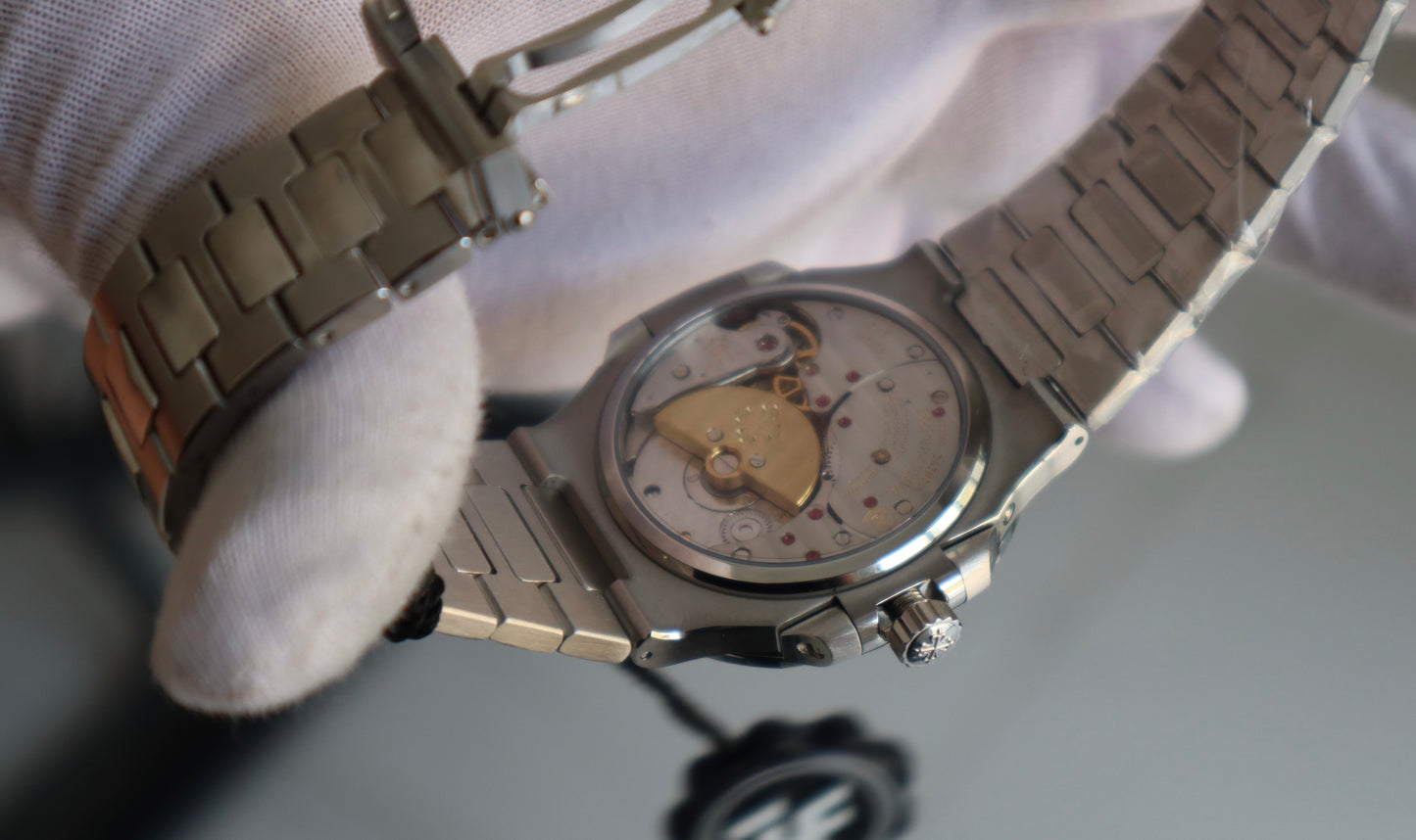 PATEK Philippe  Nautilus 5712 -  مستعملة لمدة اسبوع) - نوتيلس ستانلس كلين حبة واحدة)