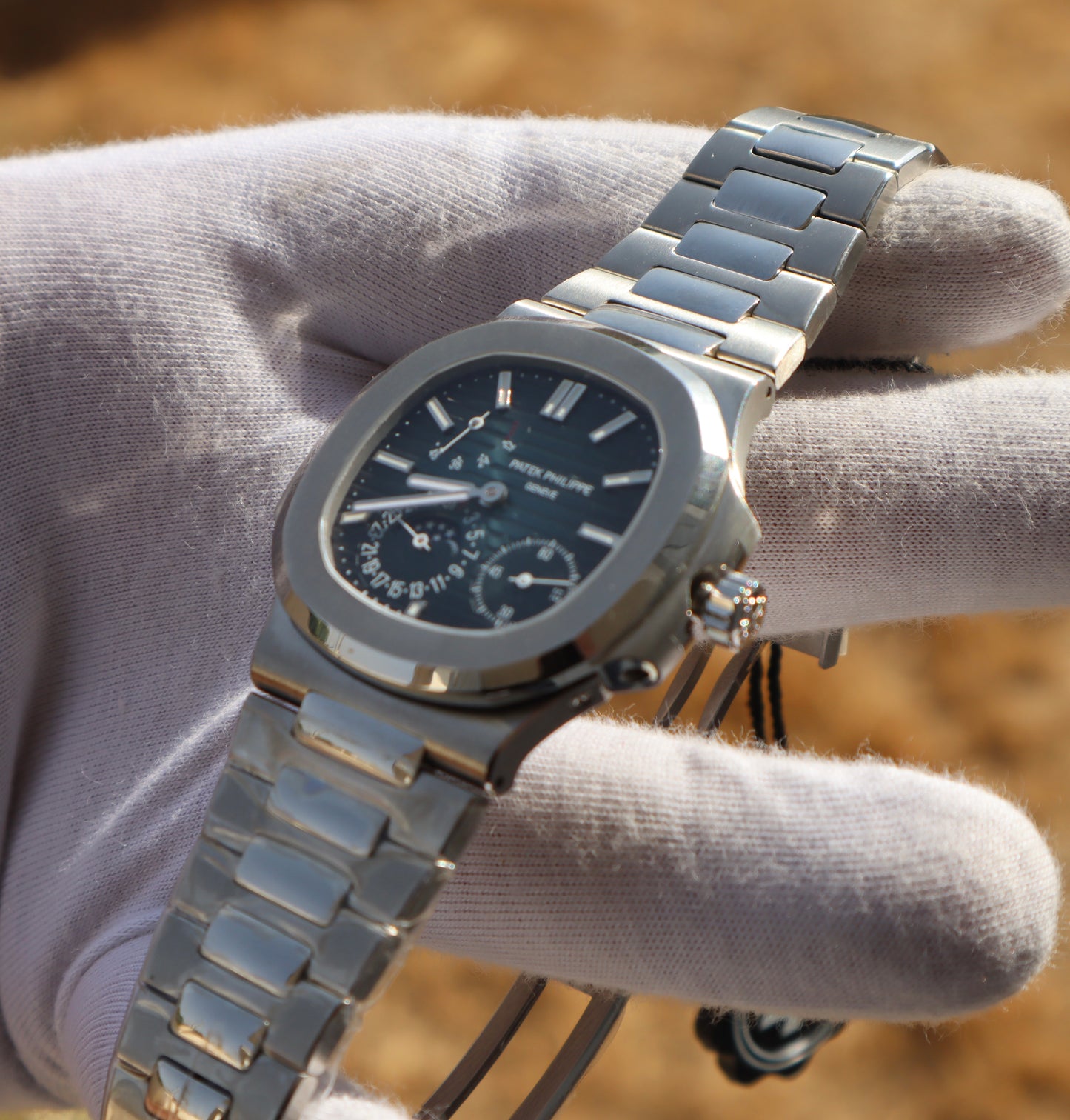 PATEK Philippe  Nautilus 5712 -  مستعملة لمدة اسبوع) - نوتيلس ستانلس كلين حبة واحدة)