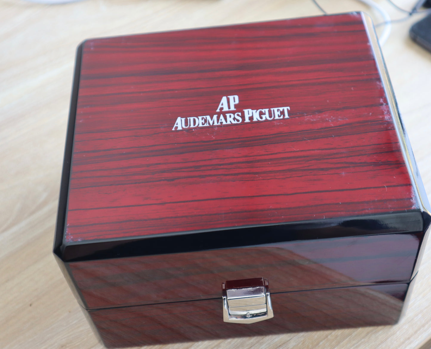 AP ROYAL OAK OFFSHORE- اوديمارس اوف شور كرونوجراف  قطعة واحدة اصدار نادر طبق الأصل