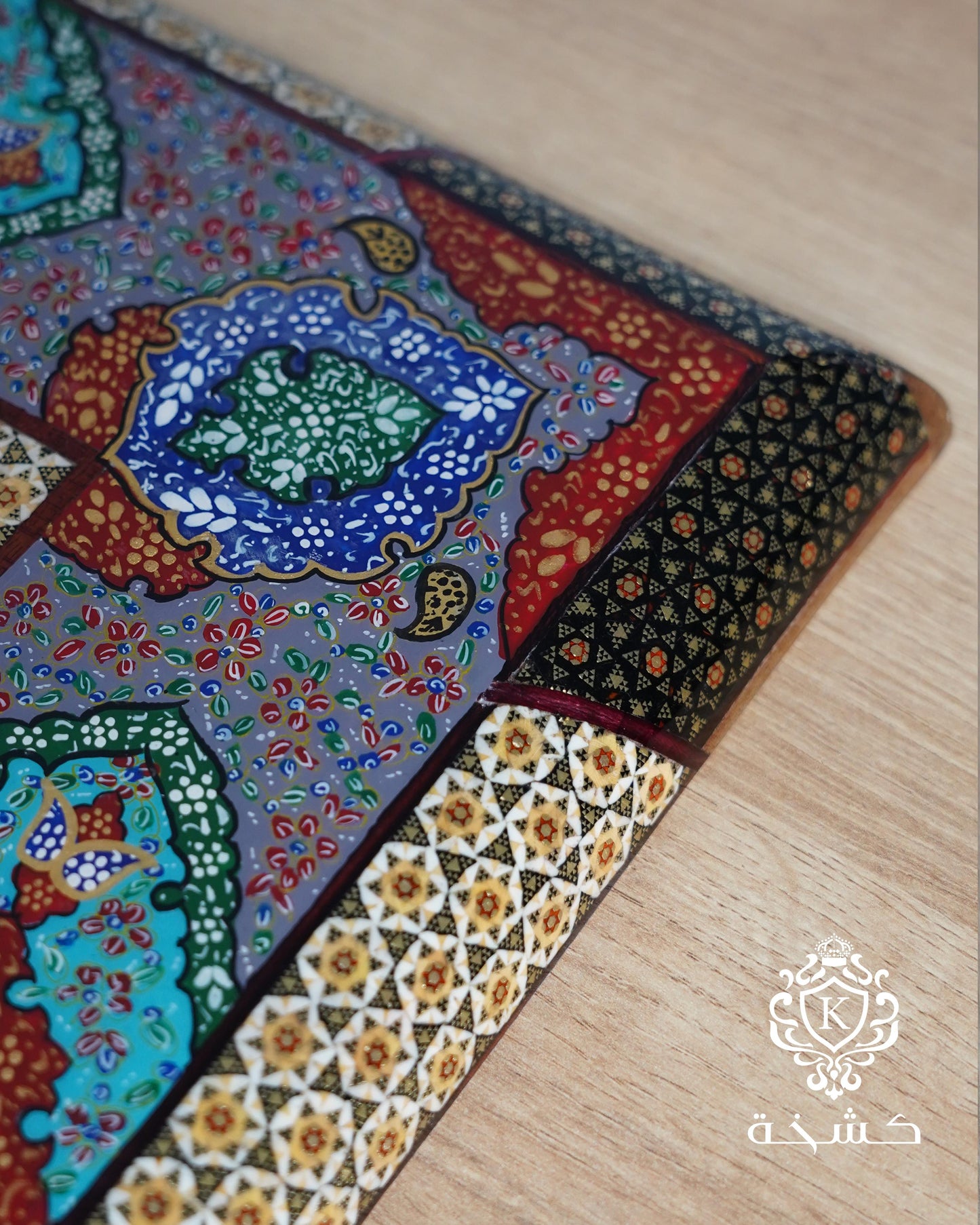 طاولي + شطرنج  زخرفة سوداء راقية صناعة يدوية - جنطة جلد فاخرة السعر بدون احجار شطرنج ٥٥٠ الف ومع احجار شطرنج ٦٥٠ الف