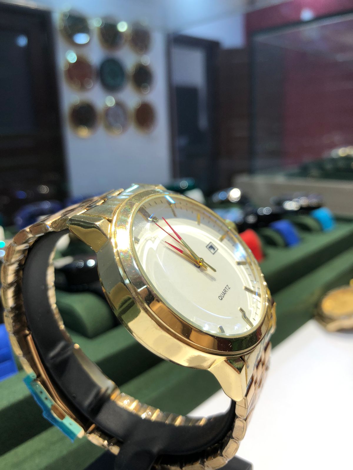 QUARTZ WATCH : ساعة كوارتز