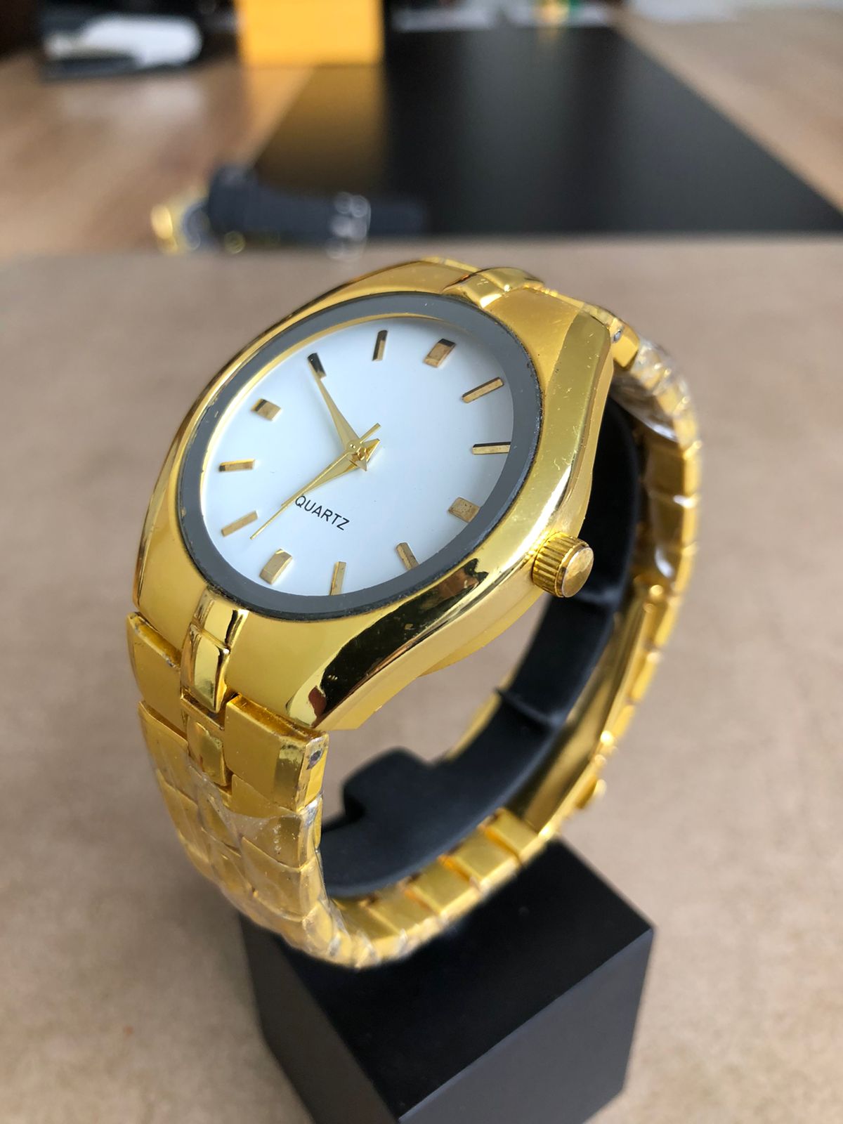 GOLDEN QUARTZ WATCH : ساعة كوارتز ذهبية