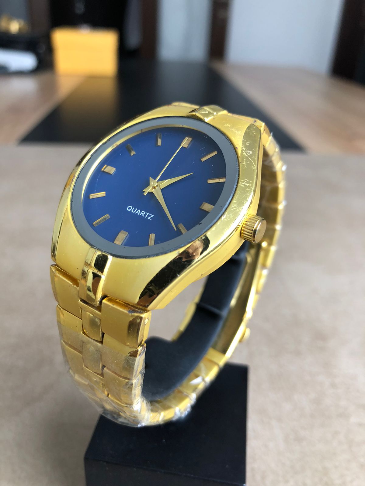 GOLDEN BLUE QUARTZ WATCH : ساعة كوارتز ذهبية زرقاء