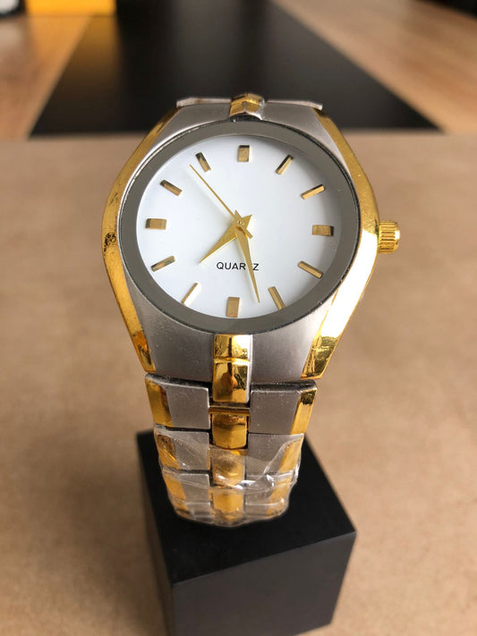 WHITE SILVER QUARTZ WATCH :  ساعة كوارتز  فضية بيضاء