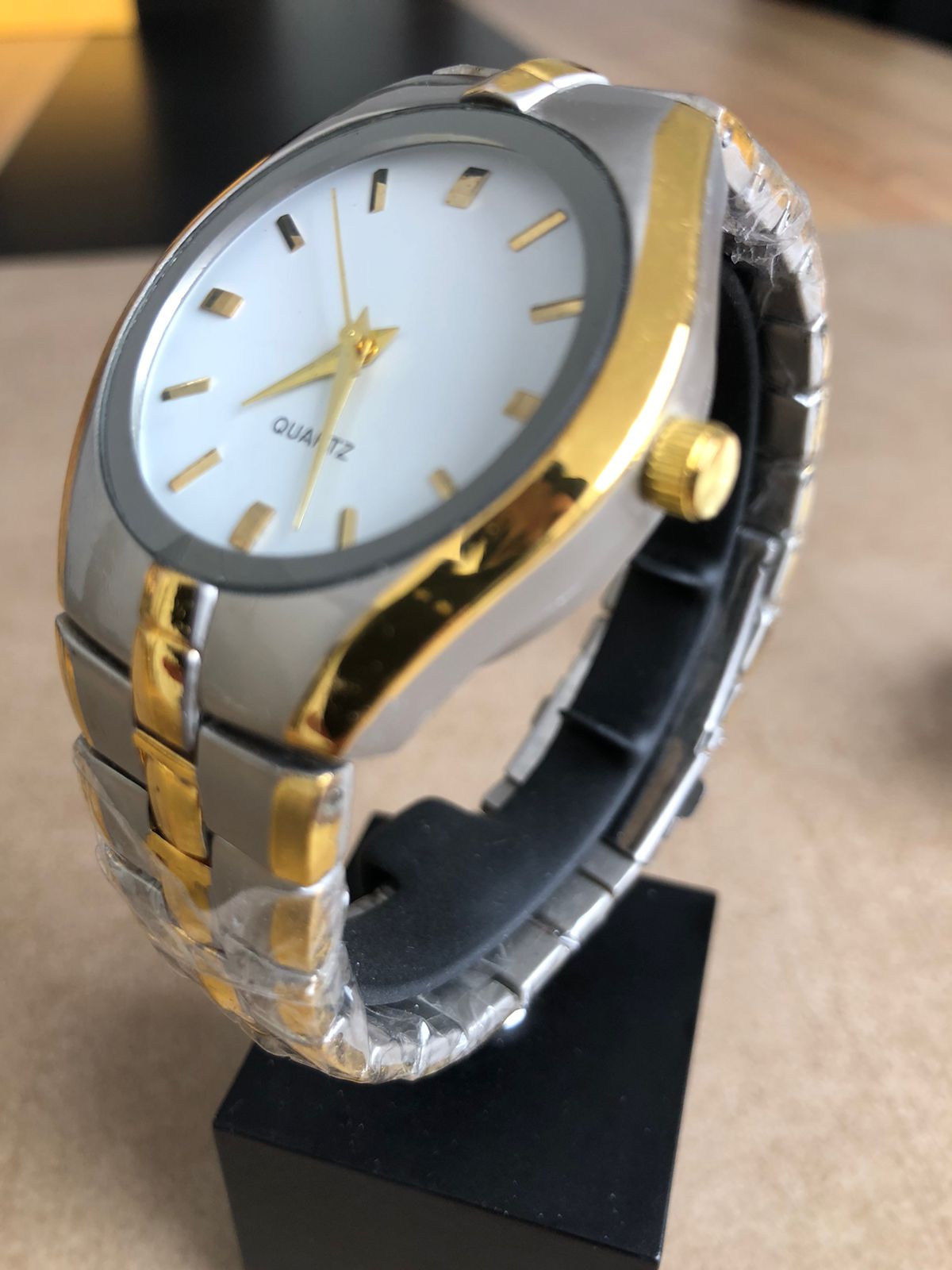 WHITE SILVER QUARTZ WATCH :  ساعة كوارتز  فضية بيضاء