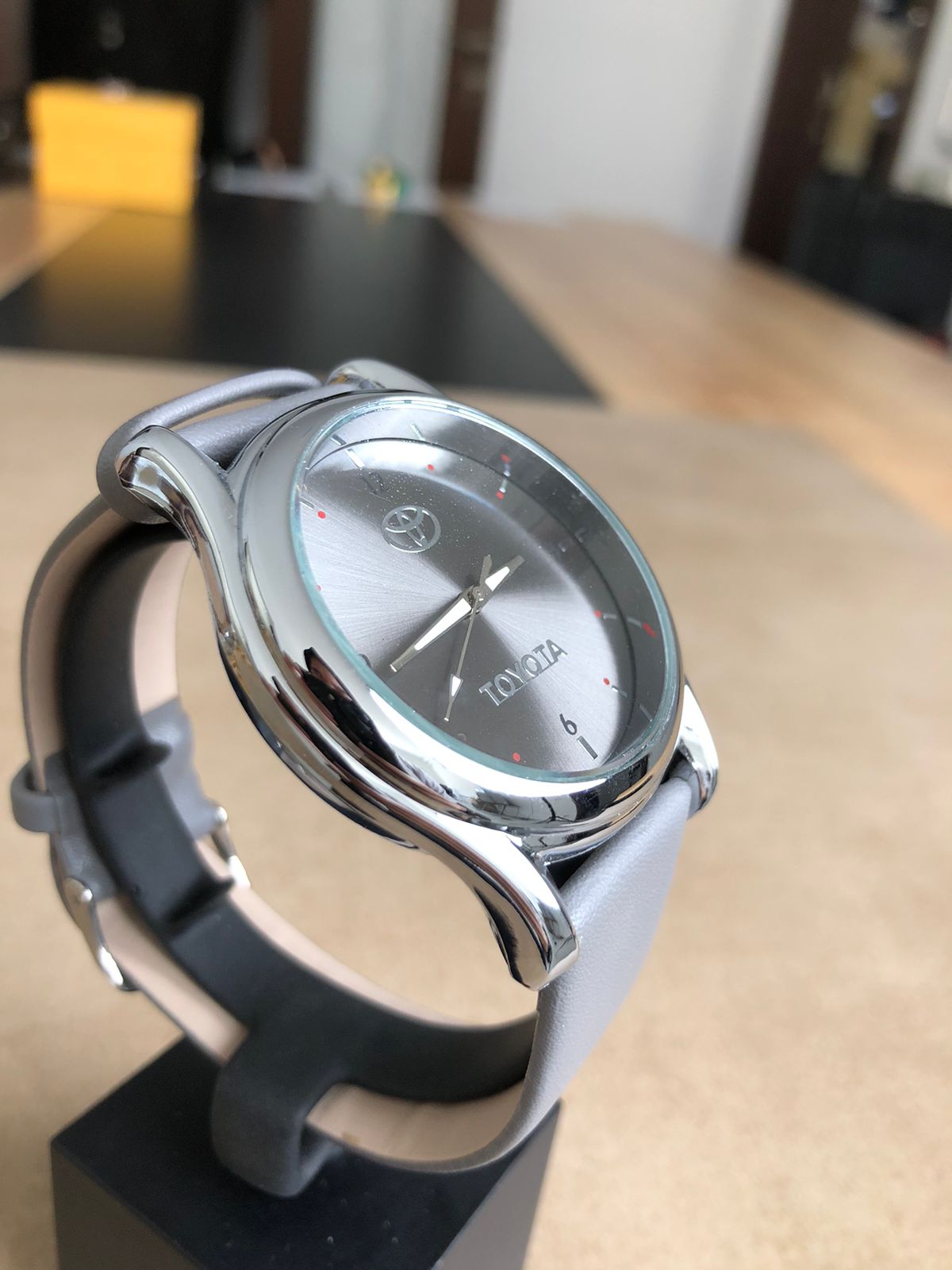 SILVER TOYOTA WATCH :   ساعة تويوتا فضي