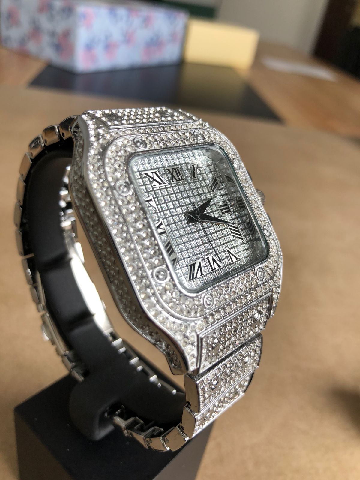 12 DIAMOND WATCH : ساعة 12 دايموند
