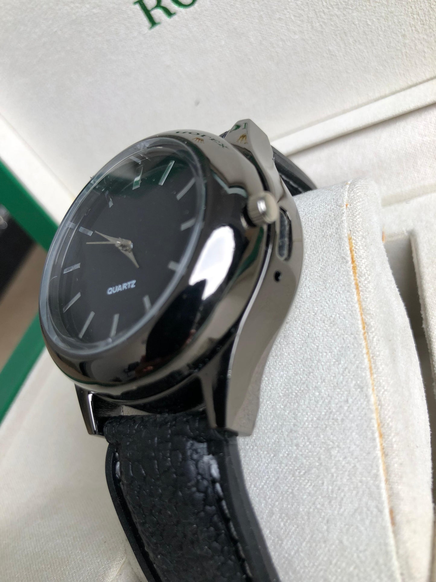 QUARTZ WATCH : ساعة  كوارتز
