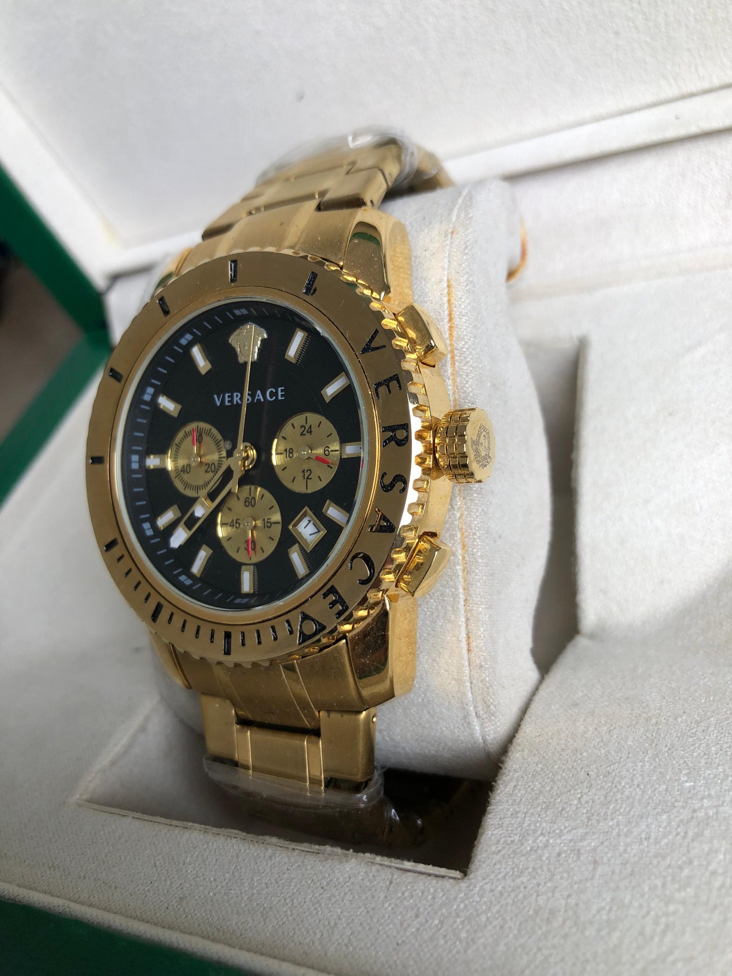 VERSACE  WATCH   :  ساعة فرواتشي ذهبي اسود