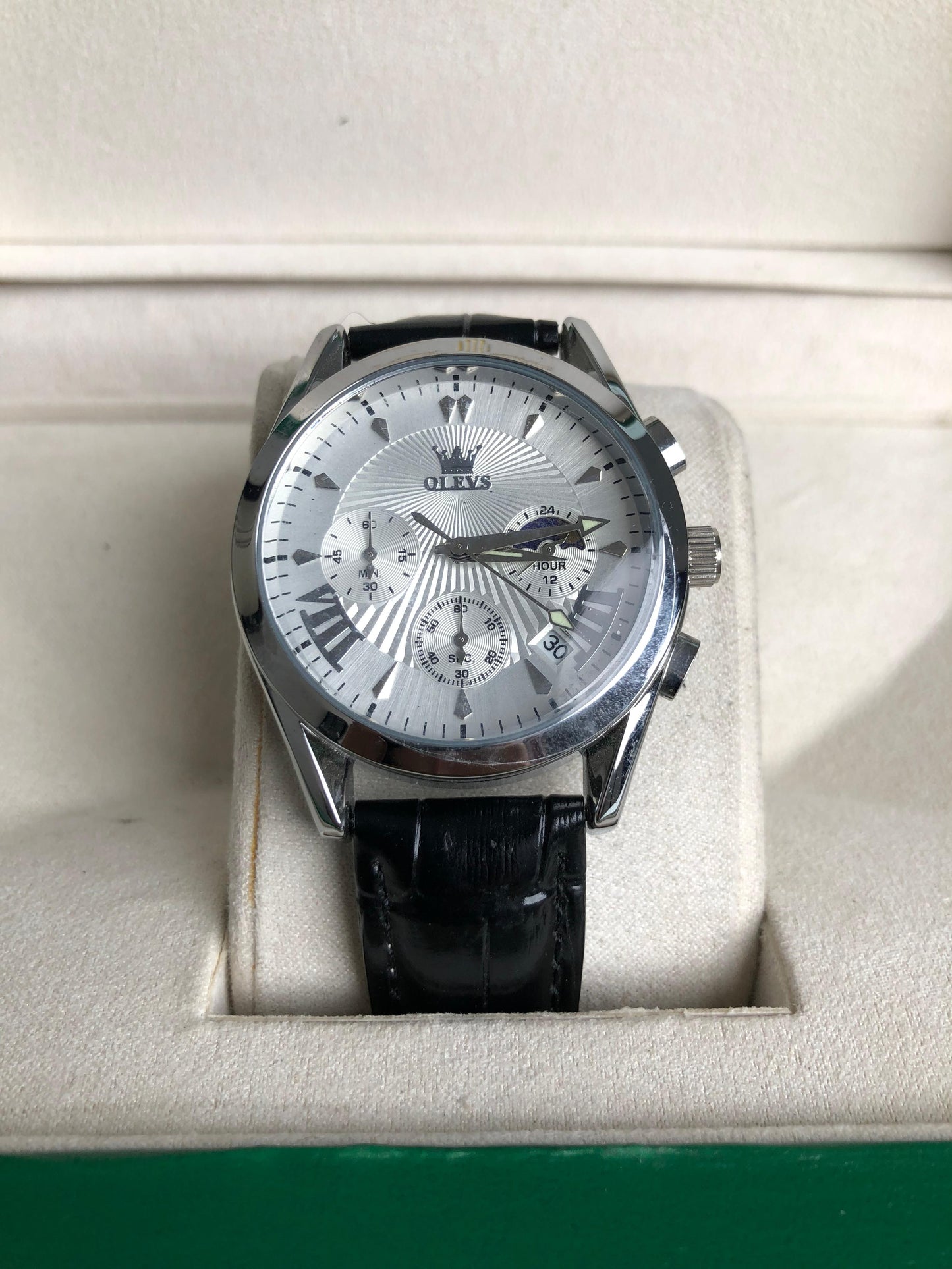 OLEVS WATCH   :  ساعة اولفيز ابيض سير اسود