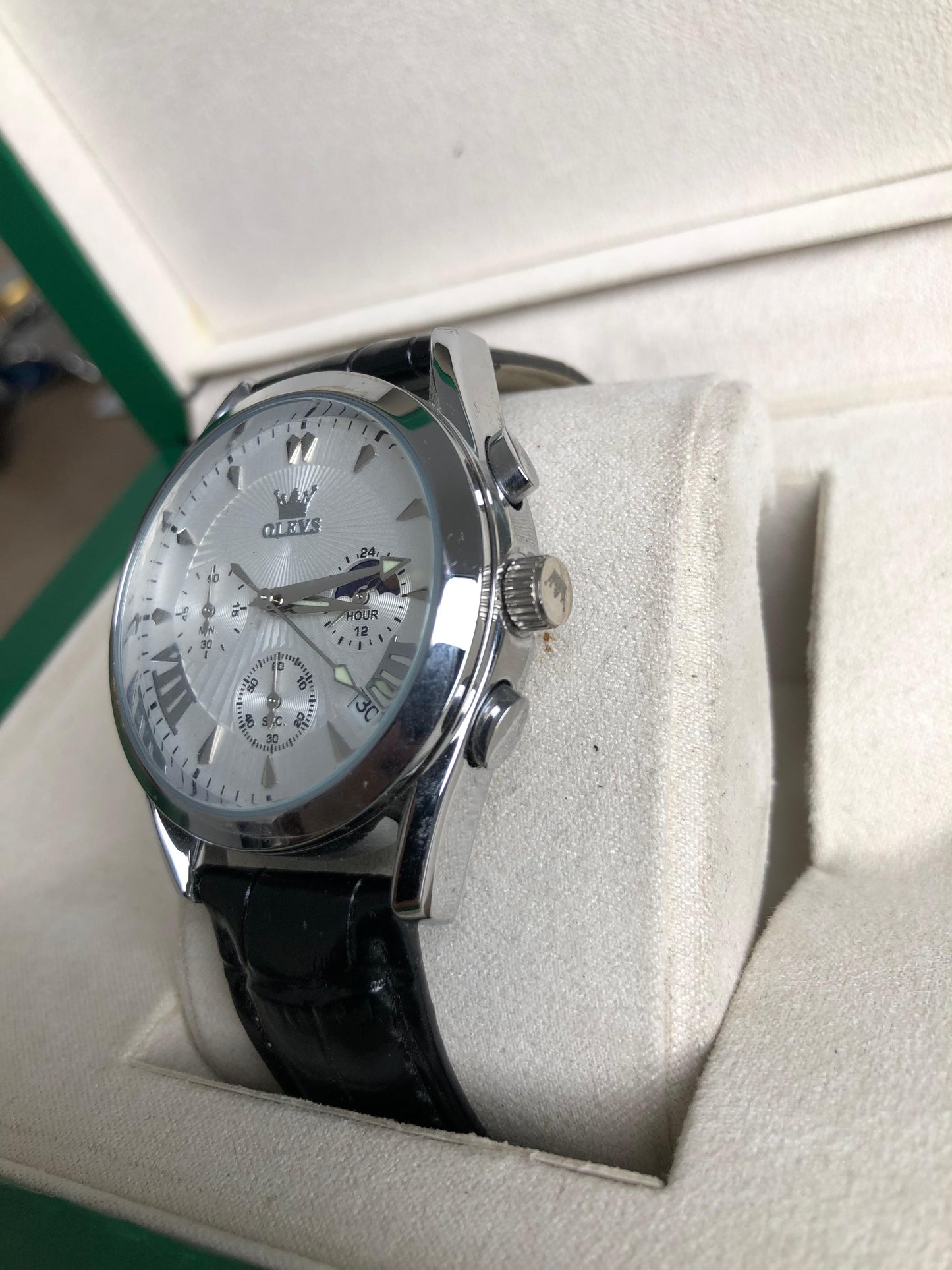 OLEVS WATCH   :  ساعة اولفيز ابيض سير اسود